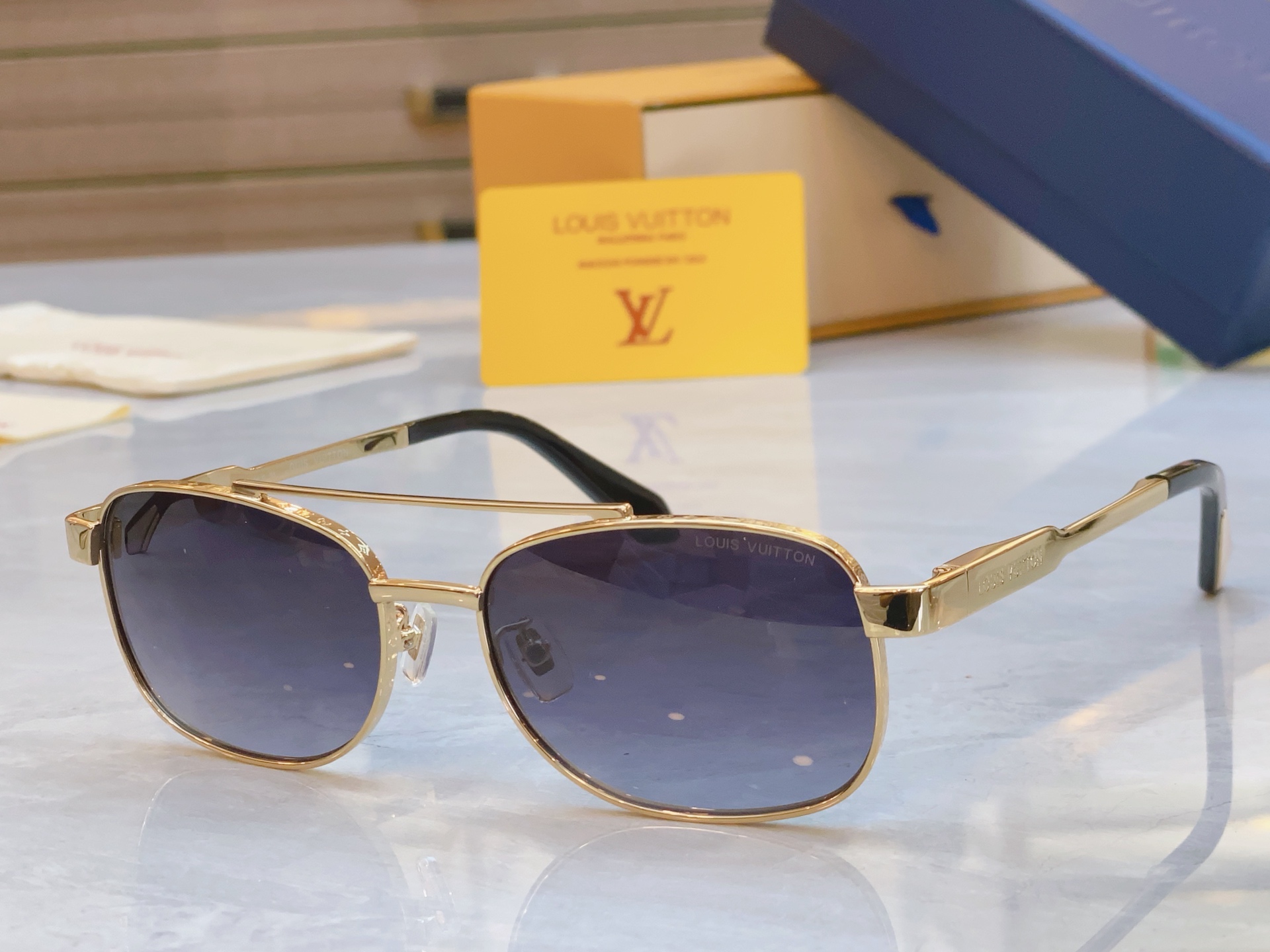 Louis Vuitton Z2270U Gold-Tone Metal Frame Sunglasses With Brown Gradient Lenses 8 i1748864653959 3447 0 6