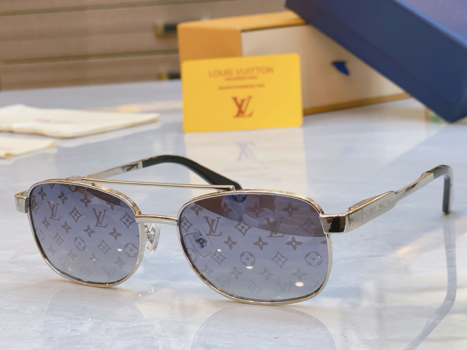 Louis Vuitton Z2270U Gold-Tone Metal Frame Sunglasses With Brown Gradient Lenses 9 i1748864653974 1999 0 7