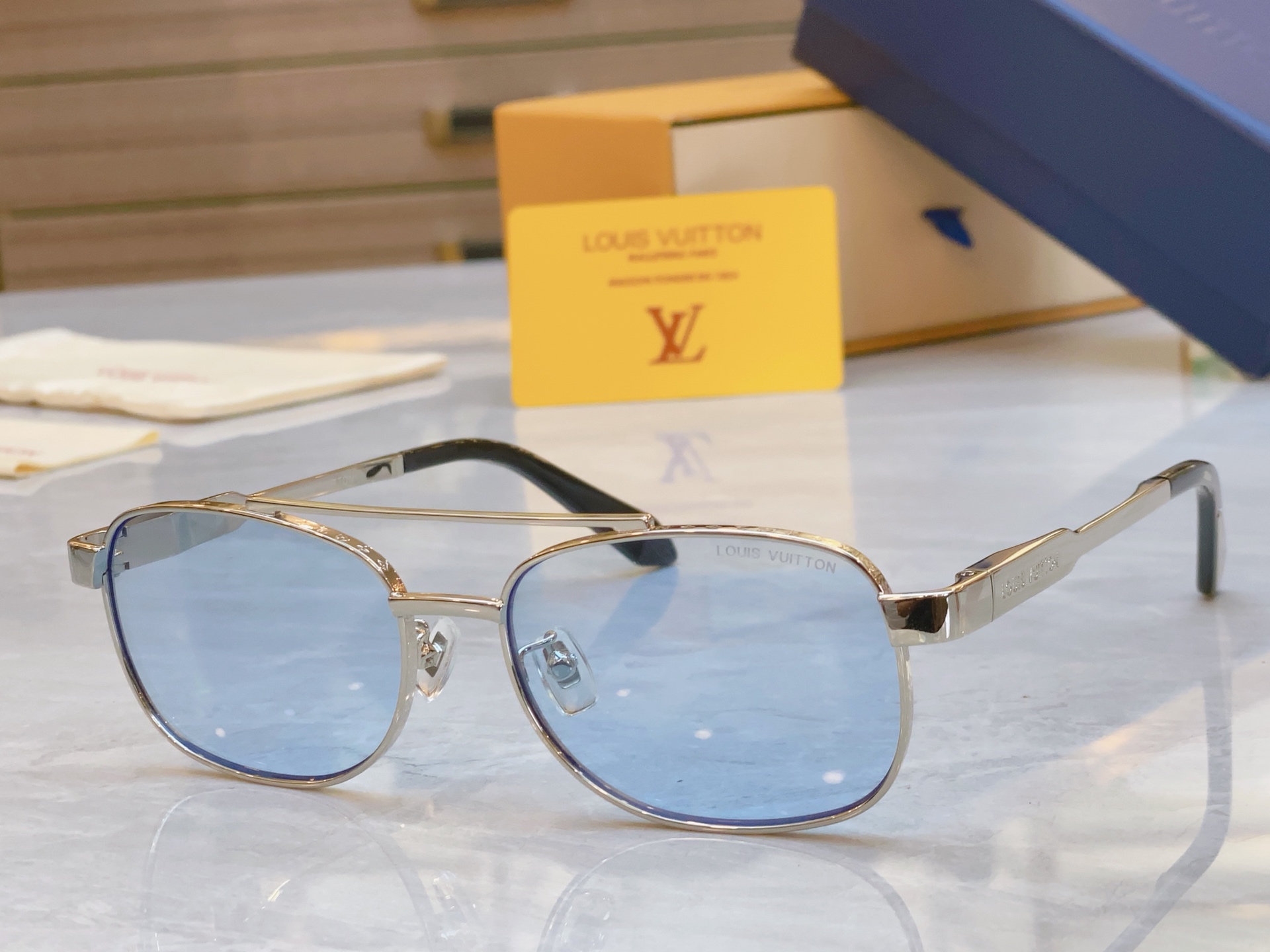 Louis Vuitton Z2270U Gold-Tone Metal Frame Sunglasses With Brown Gradient Lenses 3 i1748864664476 3152 0 1
