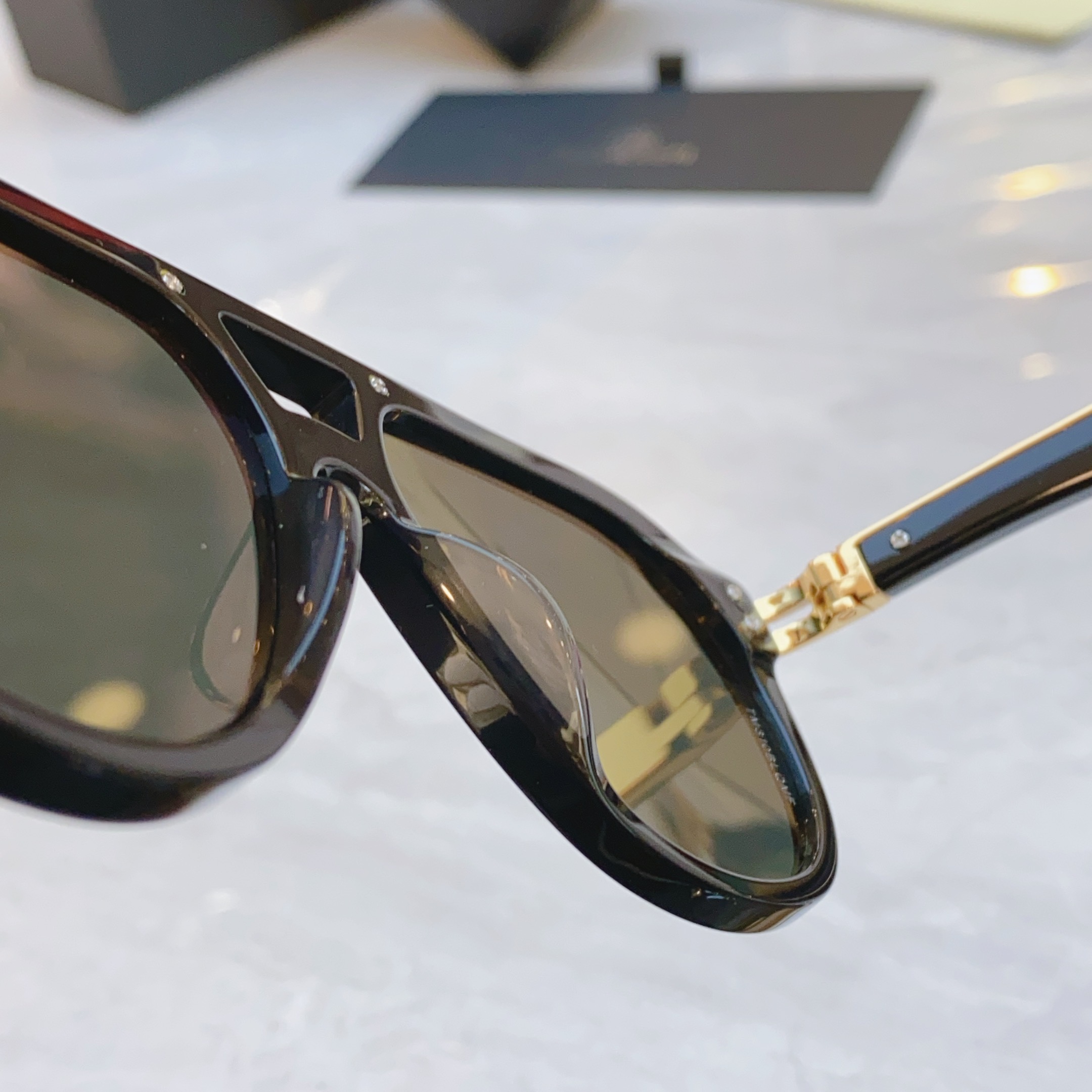 ，【MAYBAC*】迈巴*赫新款太阳镜，MODEL Z137，SIZE：55口15-145
