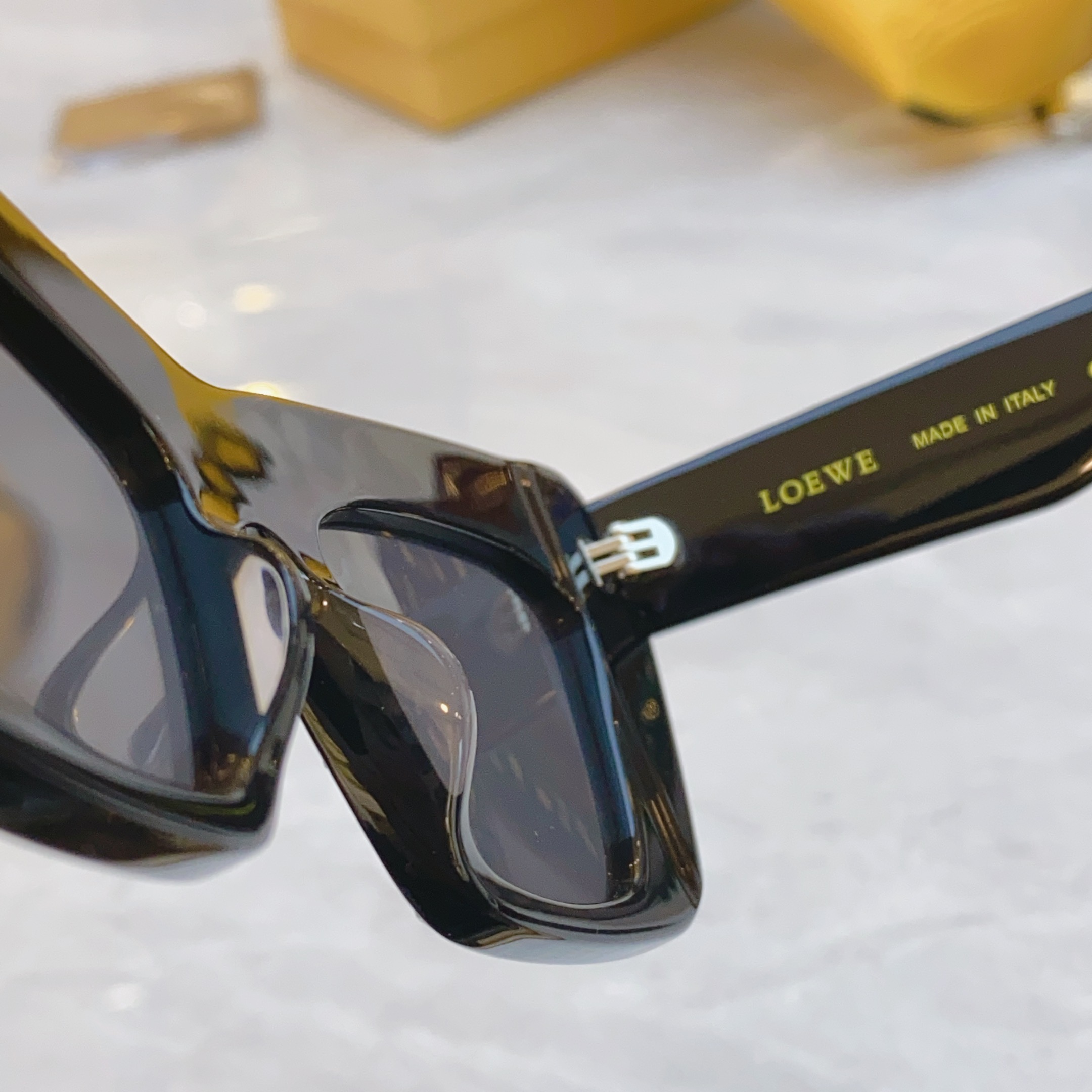 ，【LOEW*】罗意*威新款太阳镜，MODEL：LW4116I，SIZE：50口20-145