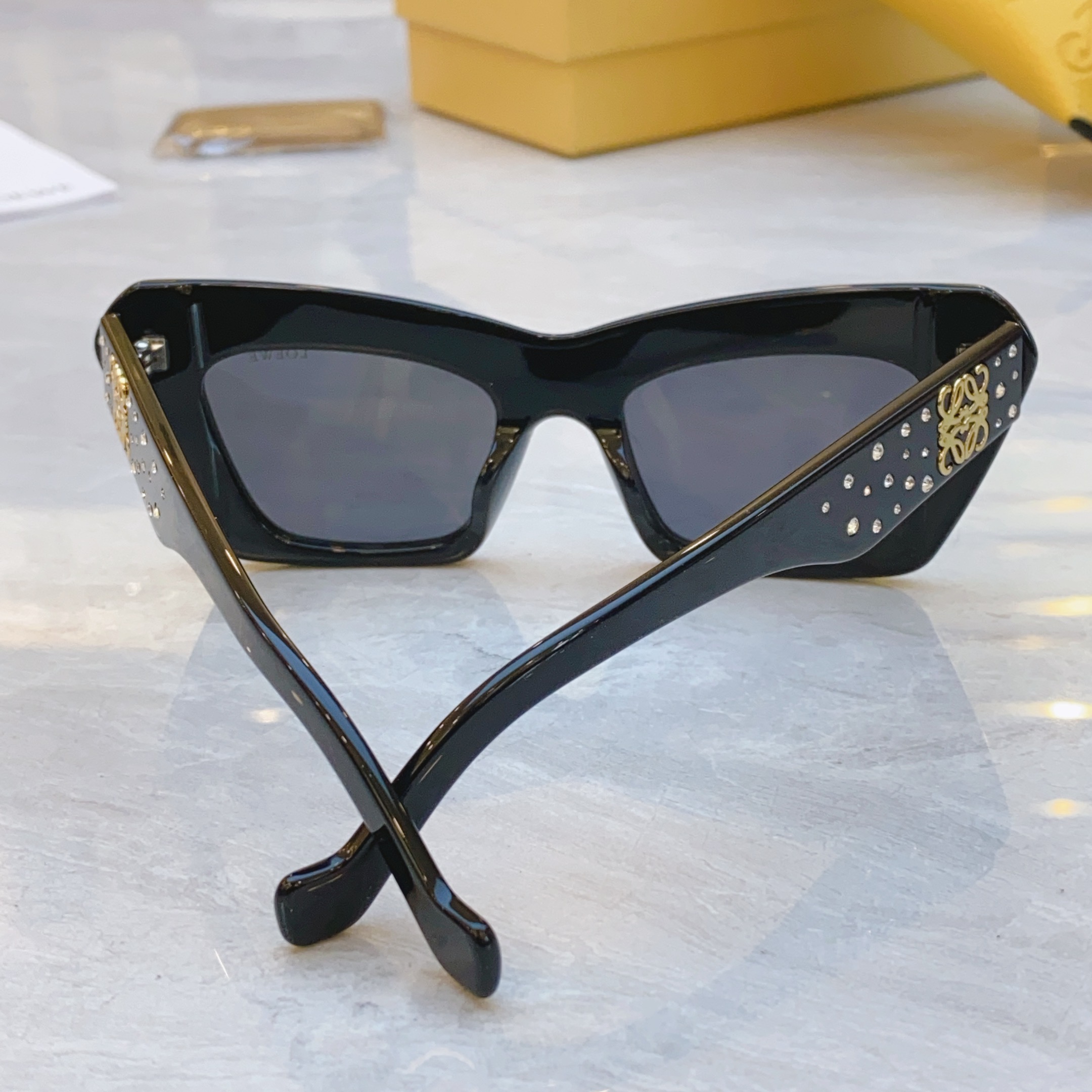 ，【LOEW*】罗意*威新款太阳镜，MODEL：LW4116I，SIZE：50口20-145