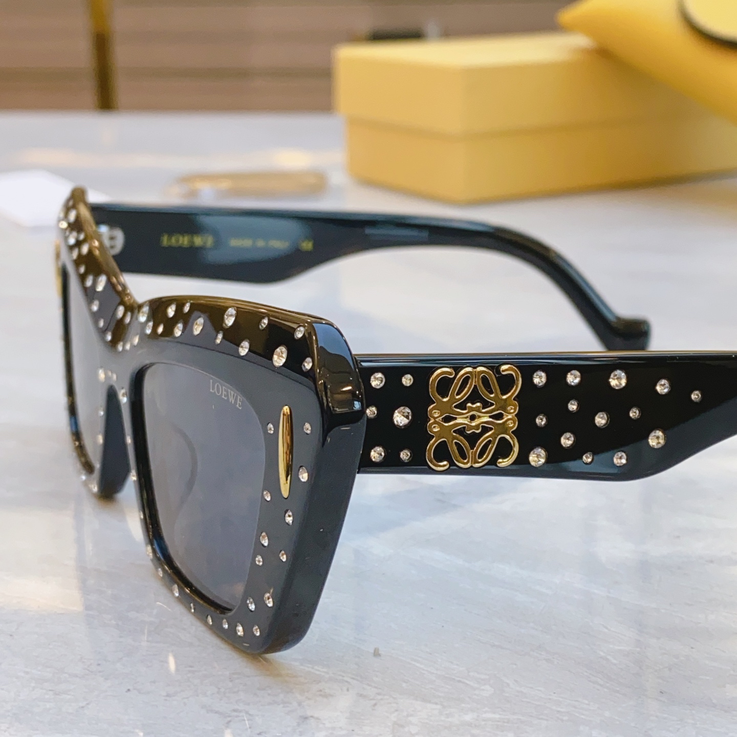 ，【LOEW*】罗意*威新款太阳镜，MODEL：LW4116I，SIZE：50口20-145