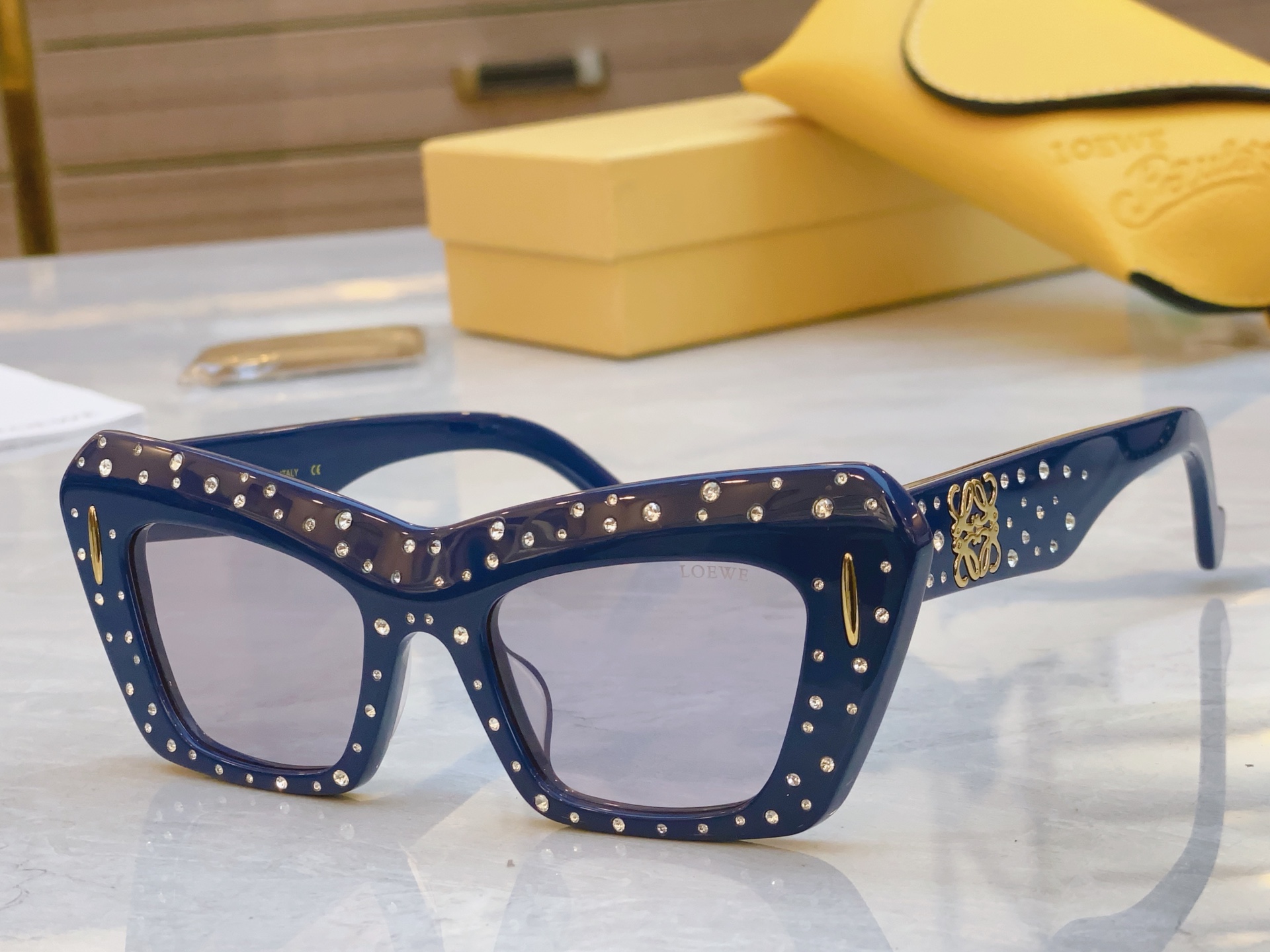，【LOEW*】罗意*威新款太阳镜，MODEL：LW4116I，SIZE：50口20-145