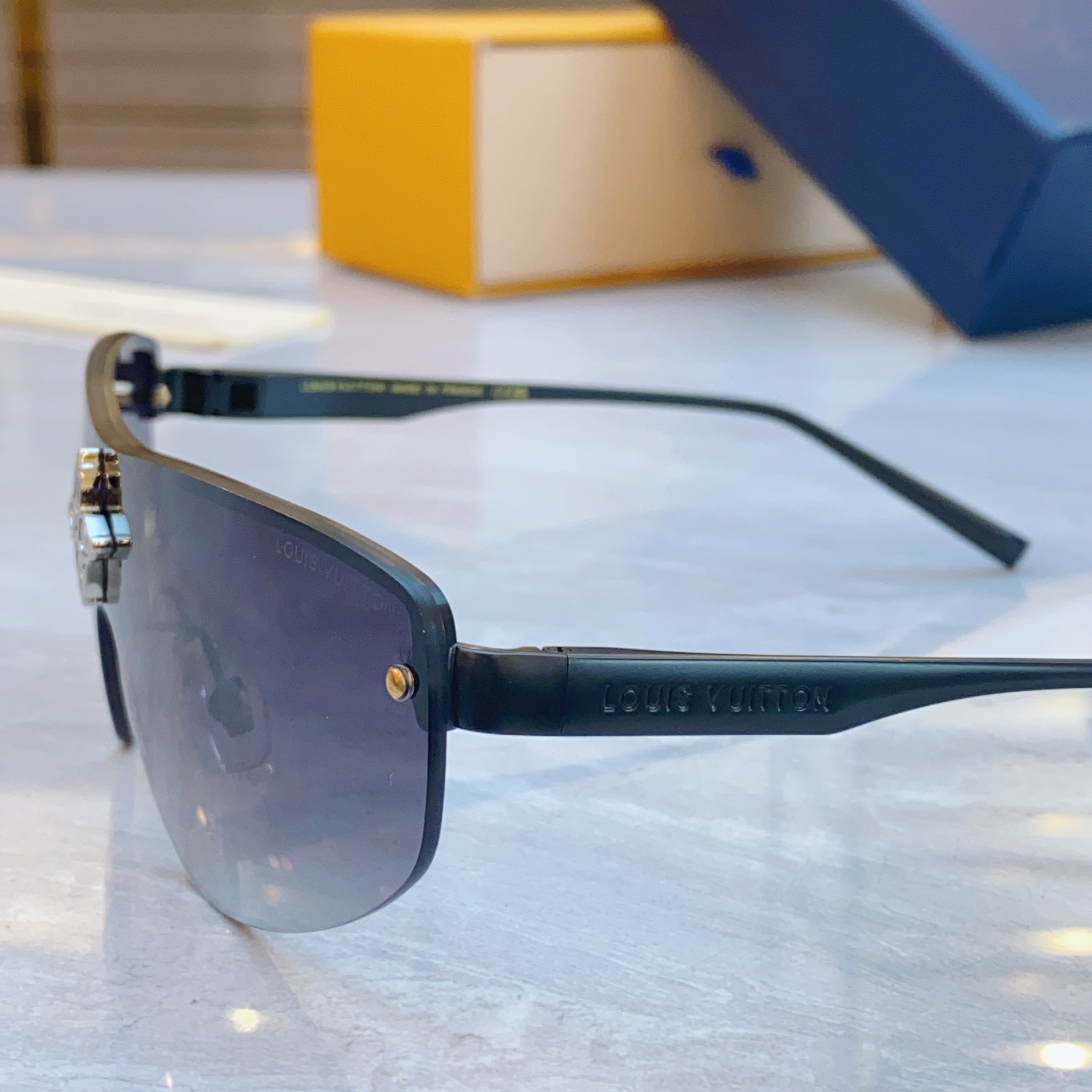 ，【LOUIS VUITTO*】路易*威登新款太阳镜，MODEL：Z2064U，SIZE：138口0-1