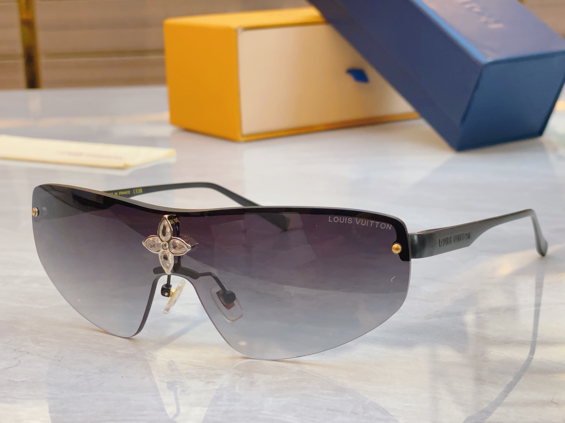 ，【LOUIS VUITTO*】路易*威登新款太阳镜，MODEL：Z2064U，SIZE：138口0-1
