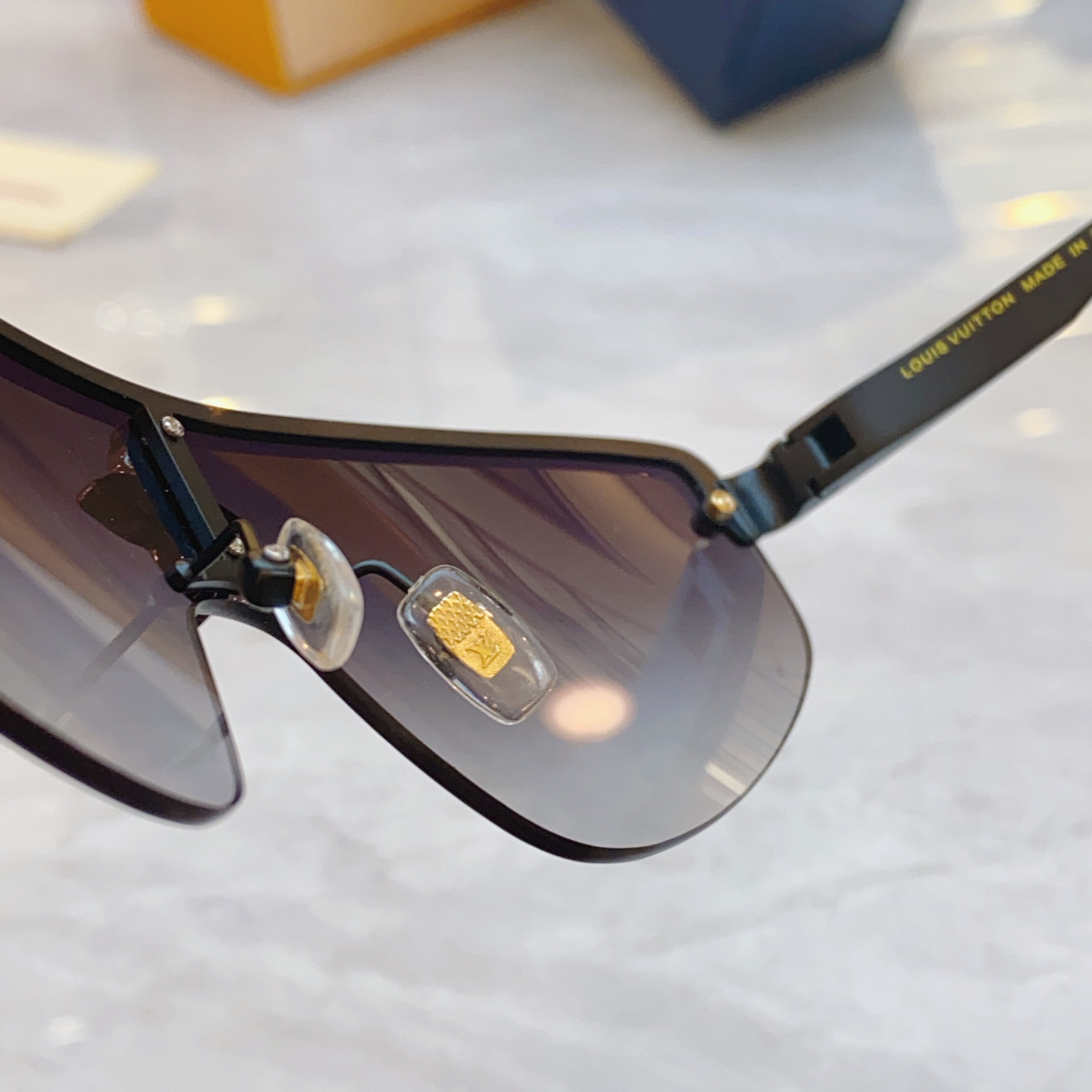 ，【LOUIS VUITTO*】路易*威登新款太阳镜，MODEL：Z2064U，SIZE：138口0-1