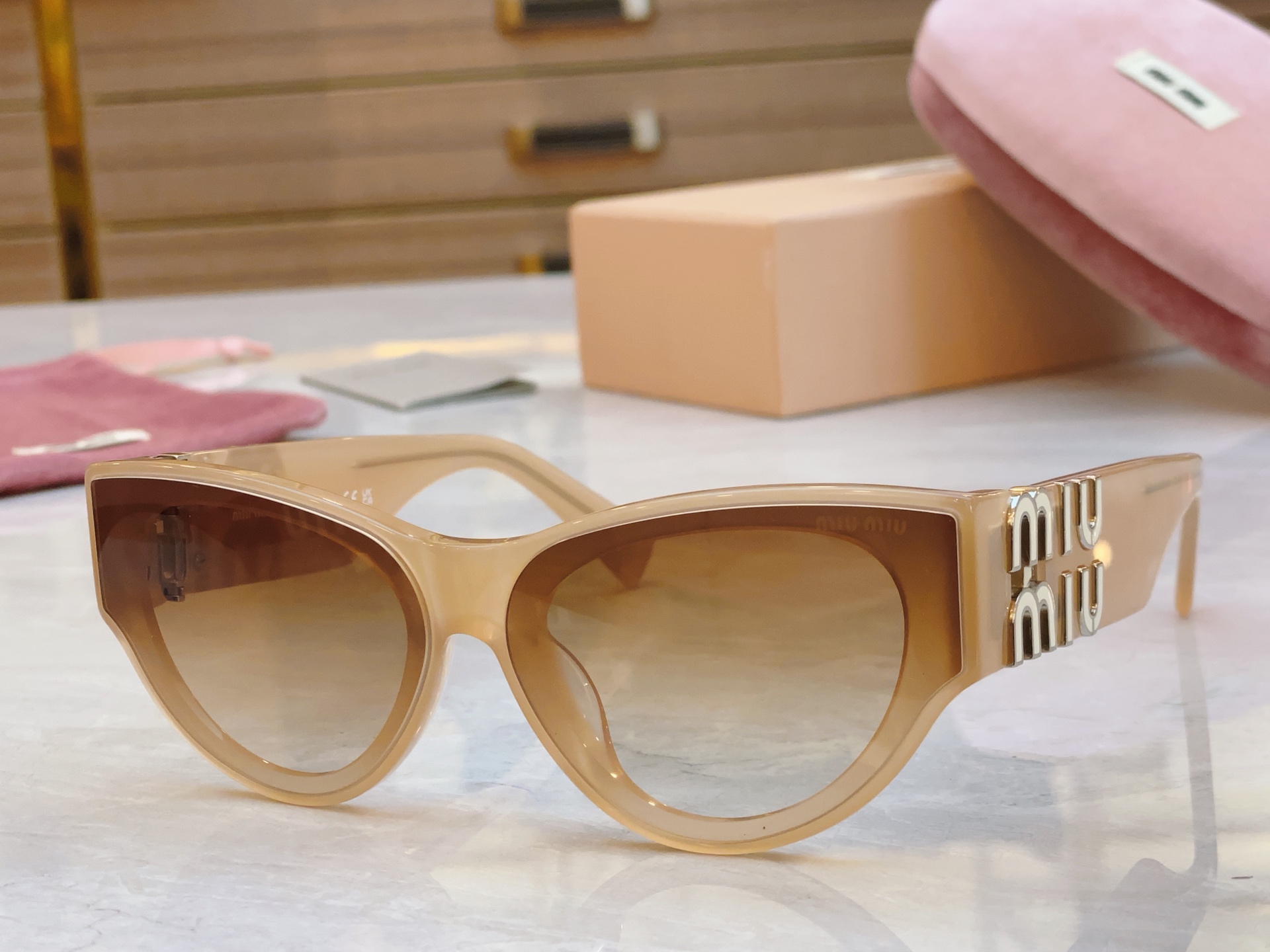 ，【MIUMI*】缪*缪新款眼镜架，Mod：SMU 082Z，SIZE52口21-135