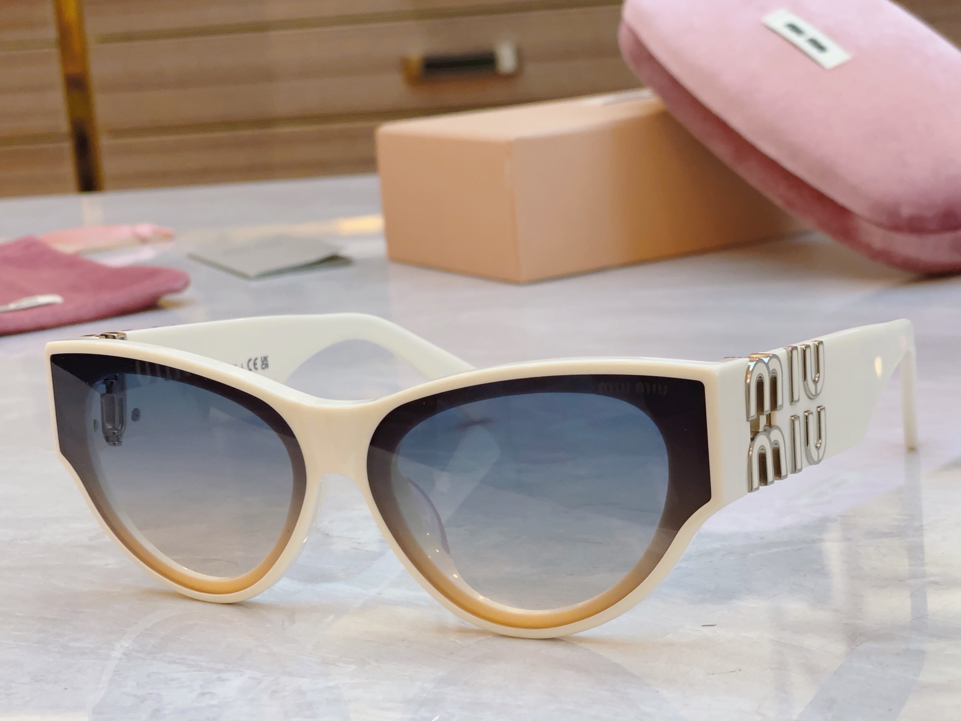，【MIUMI*】缪*缪新款眼镜架，Mod：SMU 082Z，SIZE52口21-135