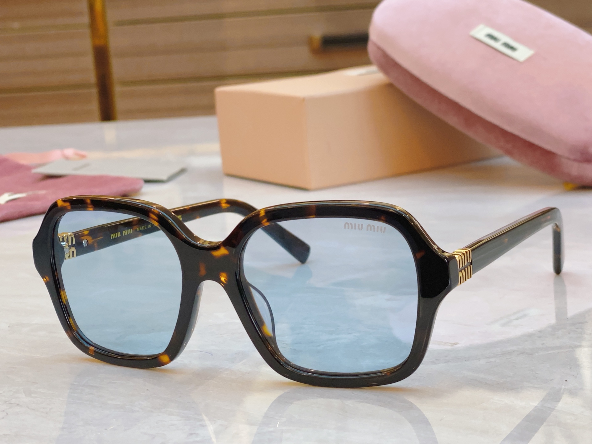 ，【MIU MI*】缪缪新款太阳镜，MODELMU A6286，SIZE：55口19-145
