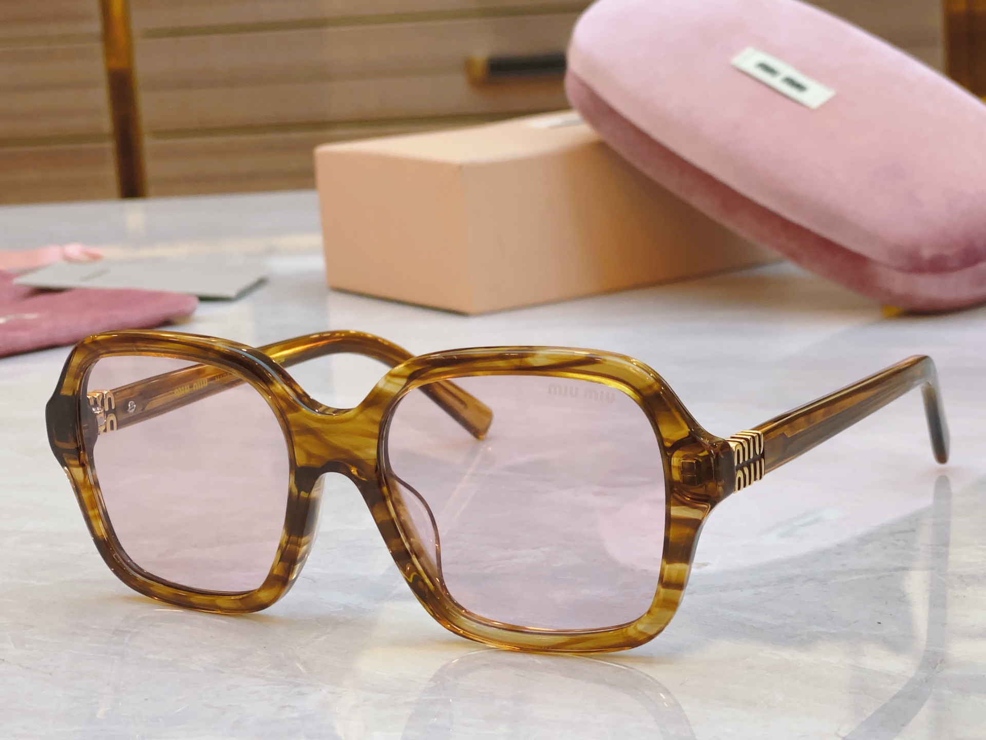 ，【MIU MI*】缪缪新款太阳镜，MODELMU A6286，SIZE：55口19-145