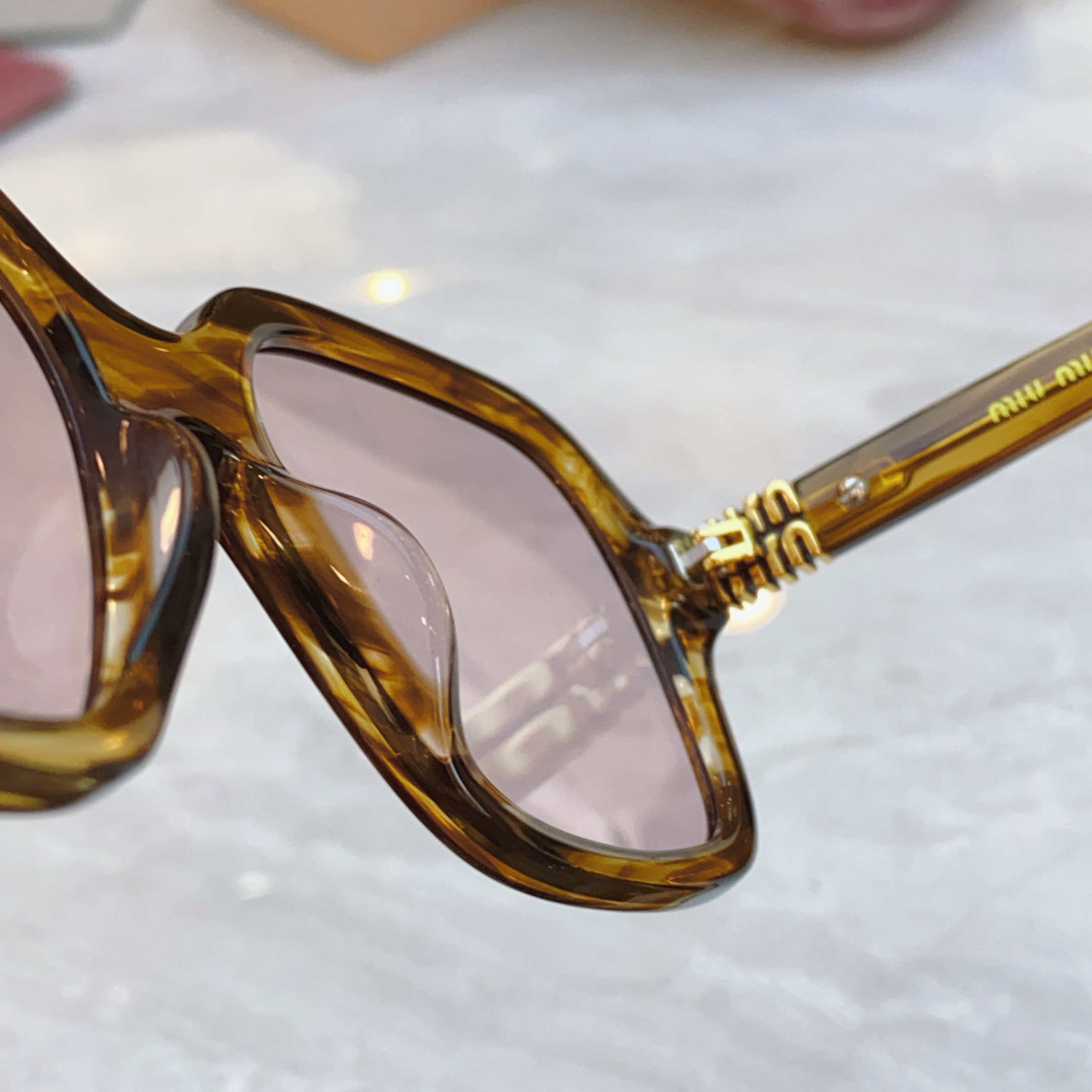 ，【MIU MI*】缪缪新款太阳镜，MODELMU A6286，SIZE：55口19-145