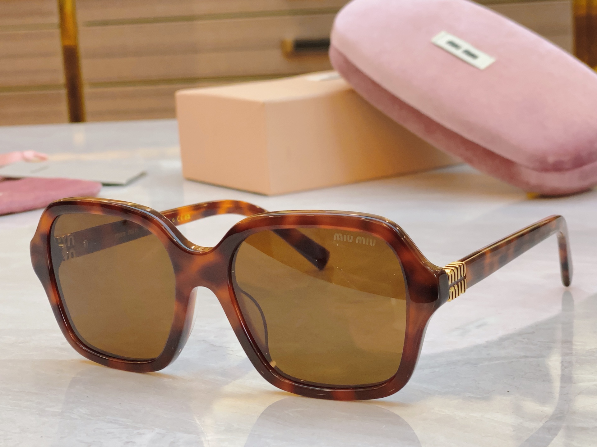 ，【MIU MI*】缪缪新款太阳镜，MODELMU A6286，SIZE：55口19-145