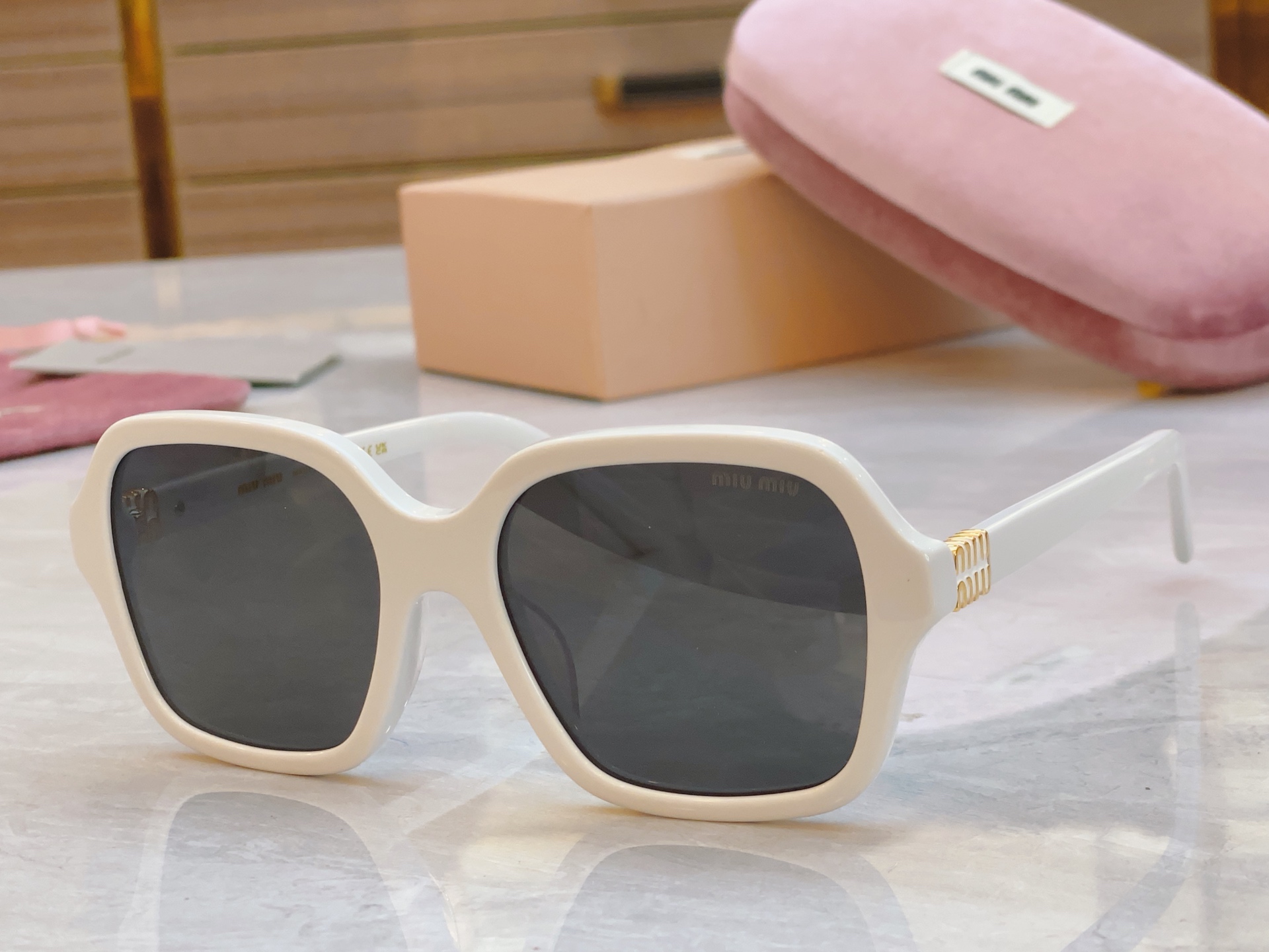 ，【MIU MI*】缪缪新款太阳镜，MODELMU A6286，SIZE：55口19-145
