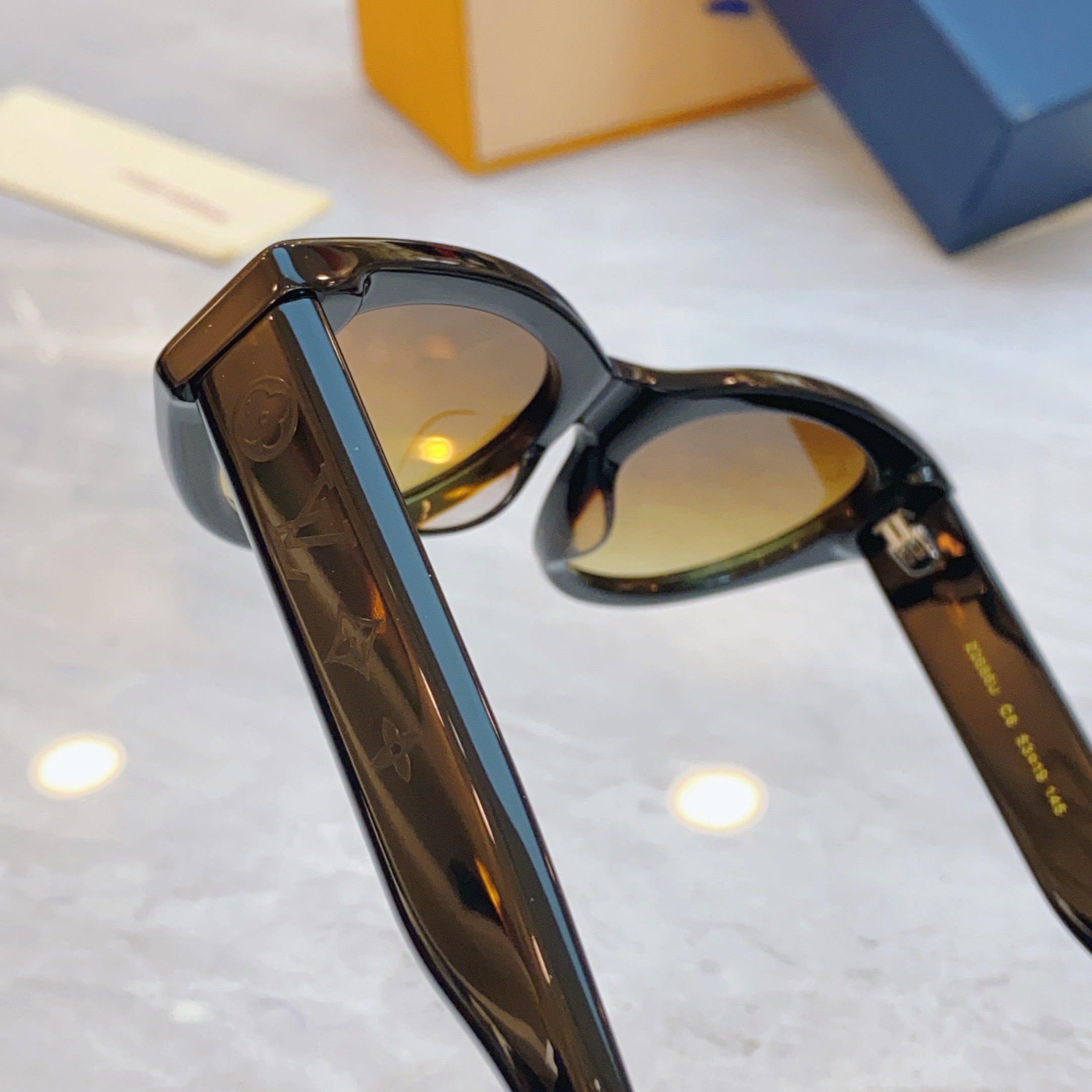 ，【LOUIS VUITTO*】路易*威登新款太阳镜，MODEL：Z2686U，SIZE：53口19-1