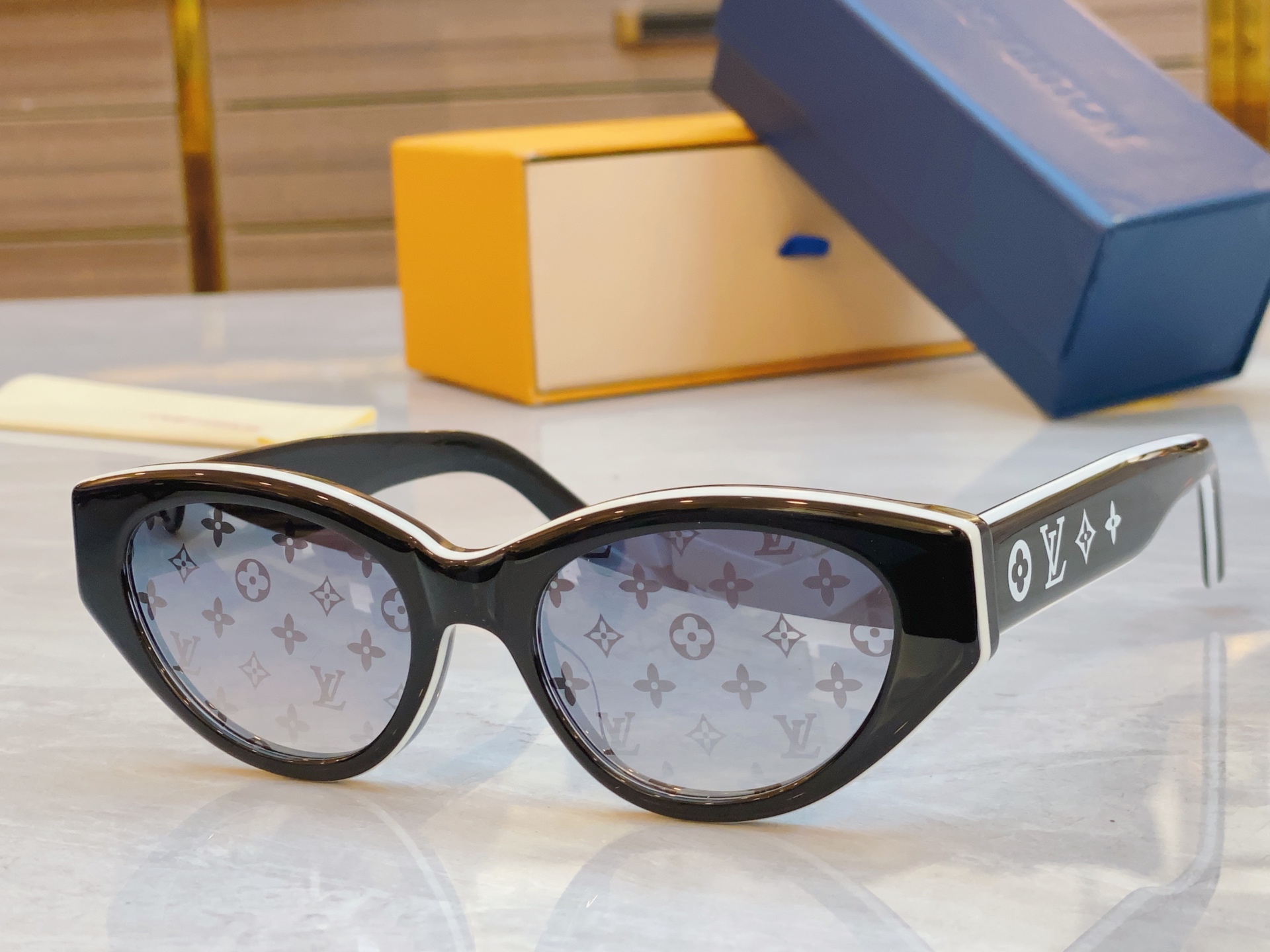 ，【LOUIS VUITTO*】路易*威登新款太阳镜，MODEL：Z2686U，SIZE：53口19-1