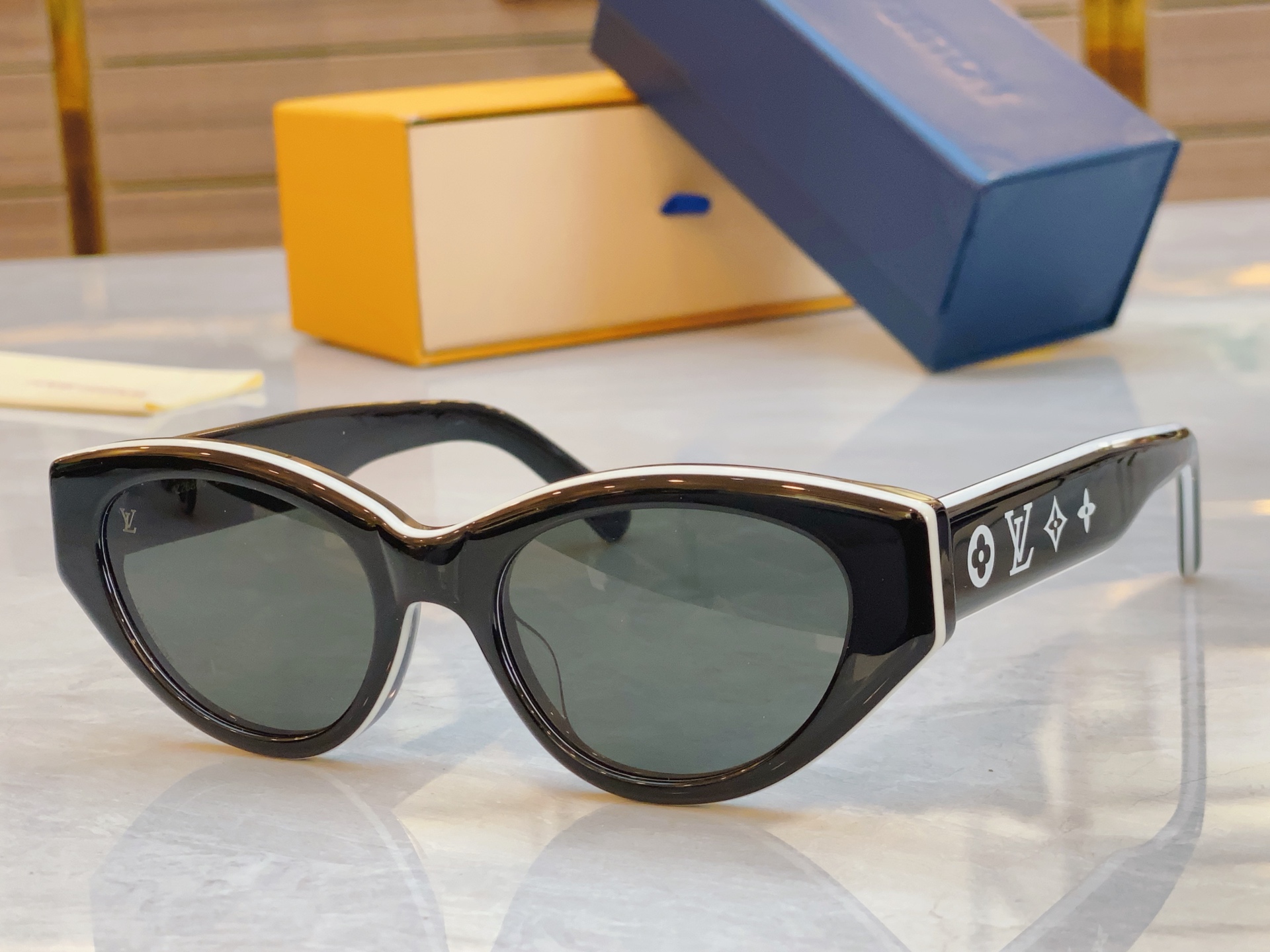 ，【LOUIS VUITTO*】路易*威登新款太阳镜，MODEL：Z2686U，SIZE：53口19-1