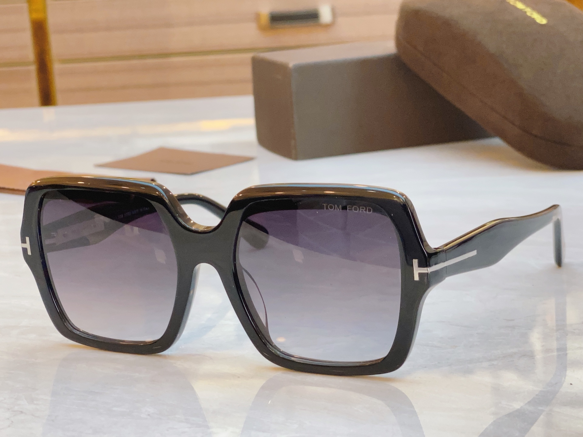 ，【TOM FOR*】汤姆*福特新款太阳镜🕶️，MODEL：FT1194，SIZE：55口21-135