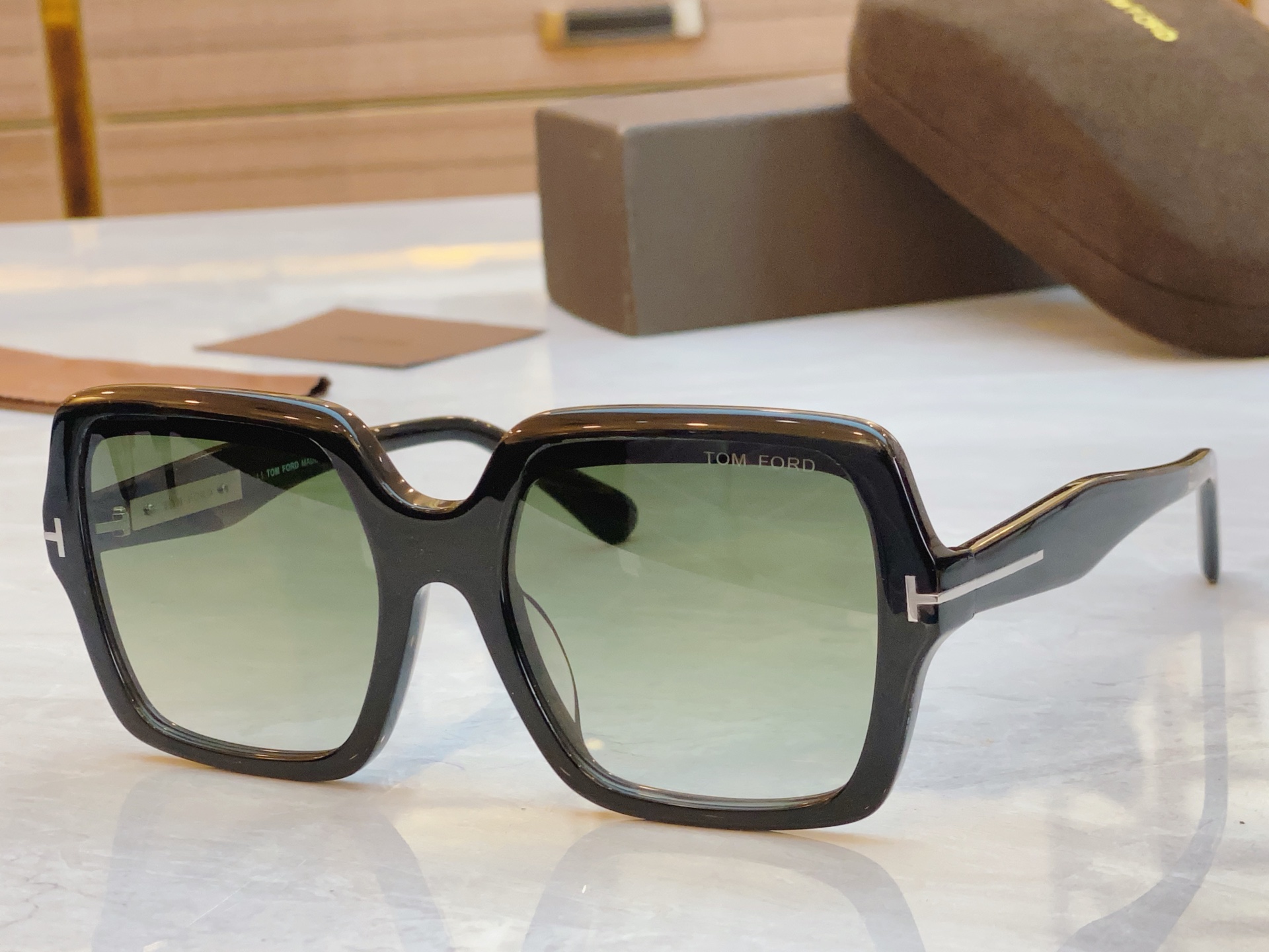 ，【TOM FOR*】汤姆*福特新款太阳镜🕶️，MODEL：FT1194，SIZE：55口21-135