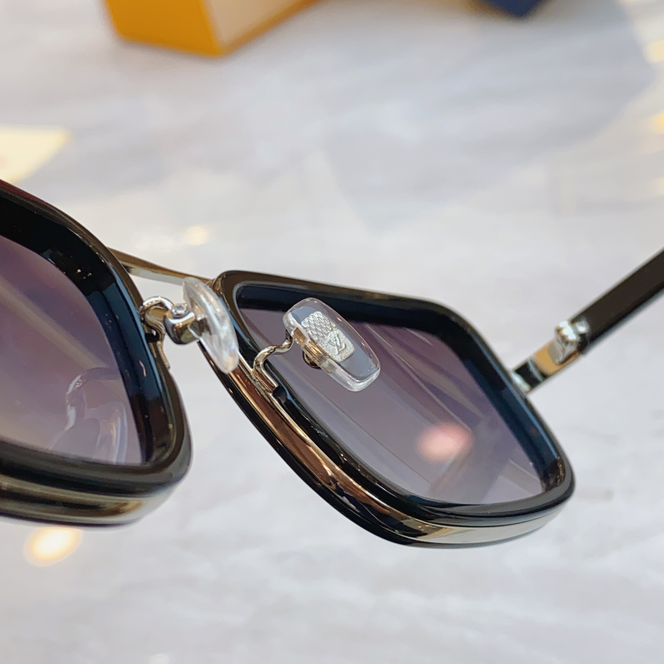 ，【LOUIS VUITTO*】路易*威登新款太阳镜，MODEL：Z2212U，SIZE：54口20-1