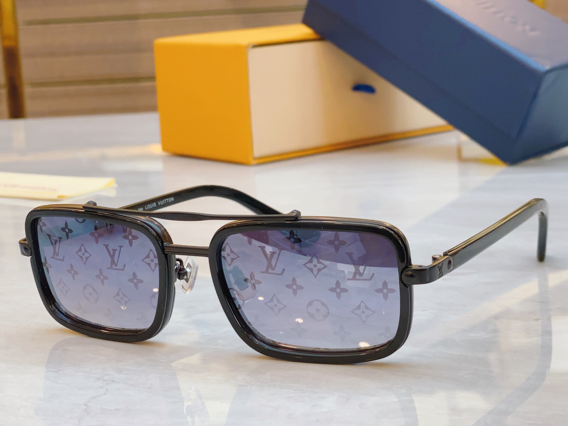 ，【LOUIS VUITTO*】路易*威登新款太阳镜，MODEL：Z2212U，SIZE：54口20-1