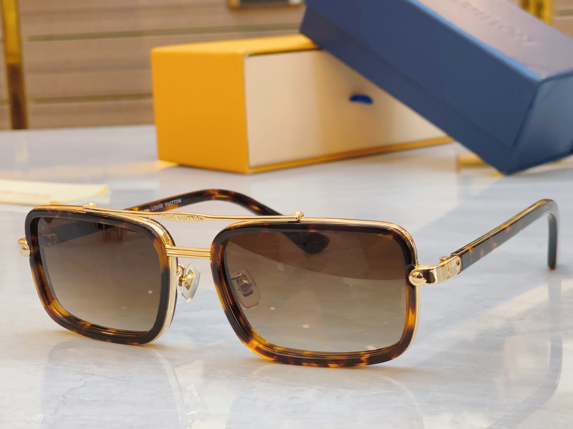 ，【LOUIS VUITTO*】路易*威登新款太阳镜，MODEL：Z2212U，SIZE：54口20-1