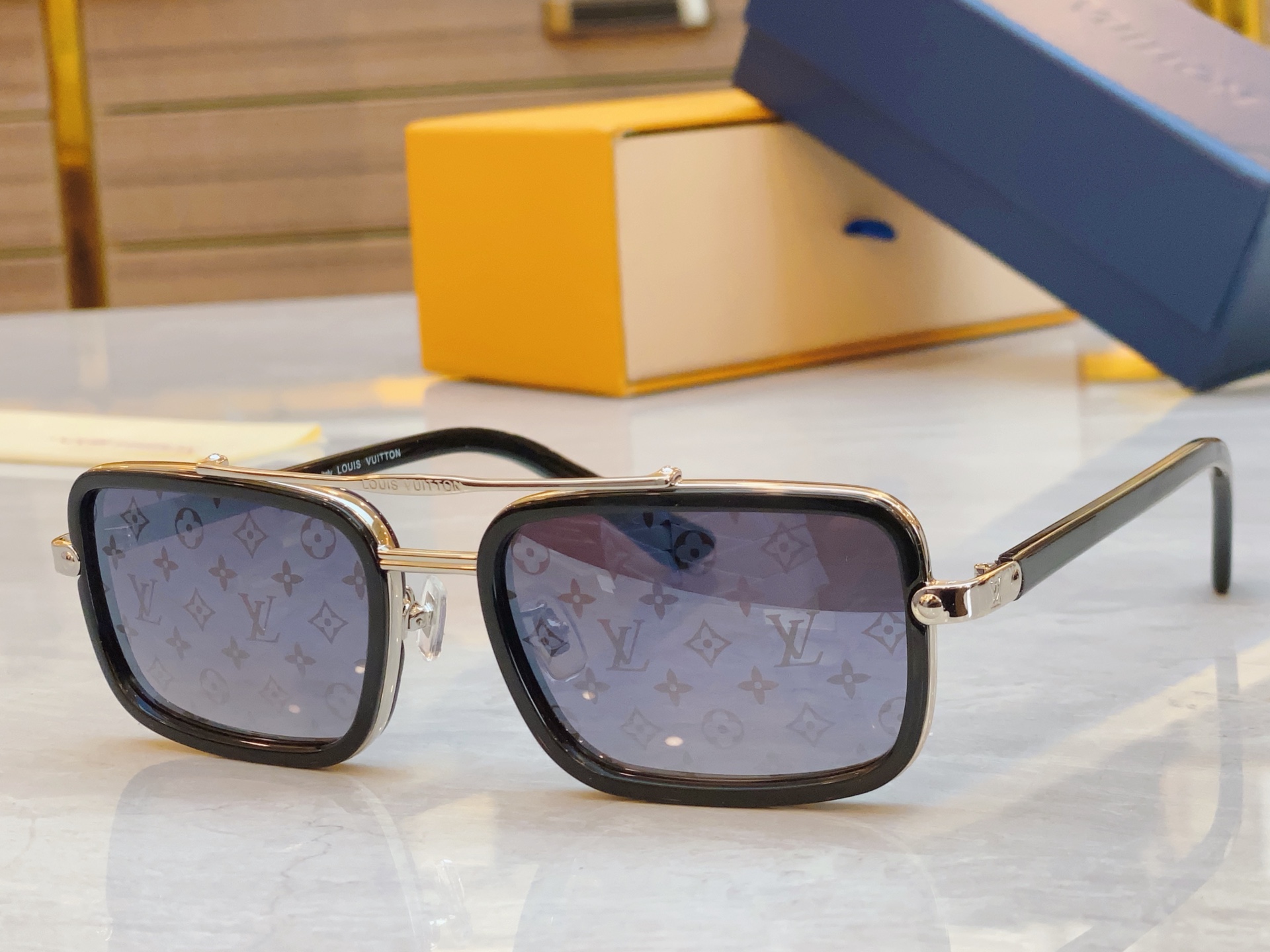 ，【LOUIS VUITTO*】路易*威登新款太阳镜，MODEL：Z2212U，SIZE：54口20-1