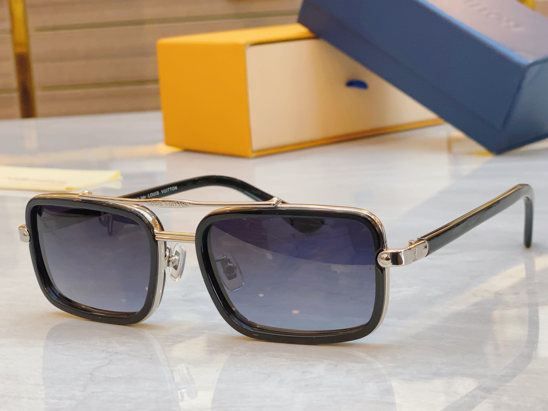 ，【LOUIS VUITTO*】路易*威登新款太阳镜，MODEL：Z2212U，SIZE：54口20-1
