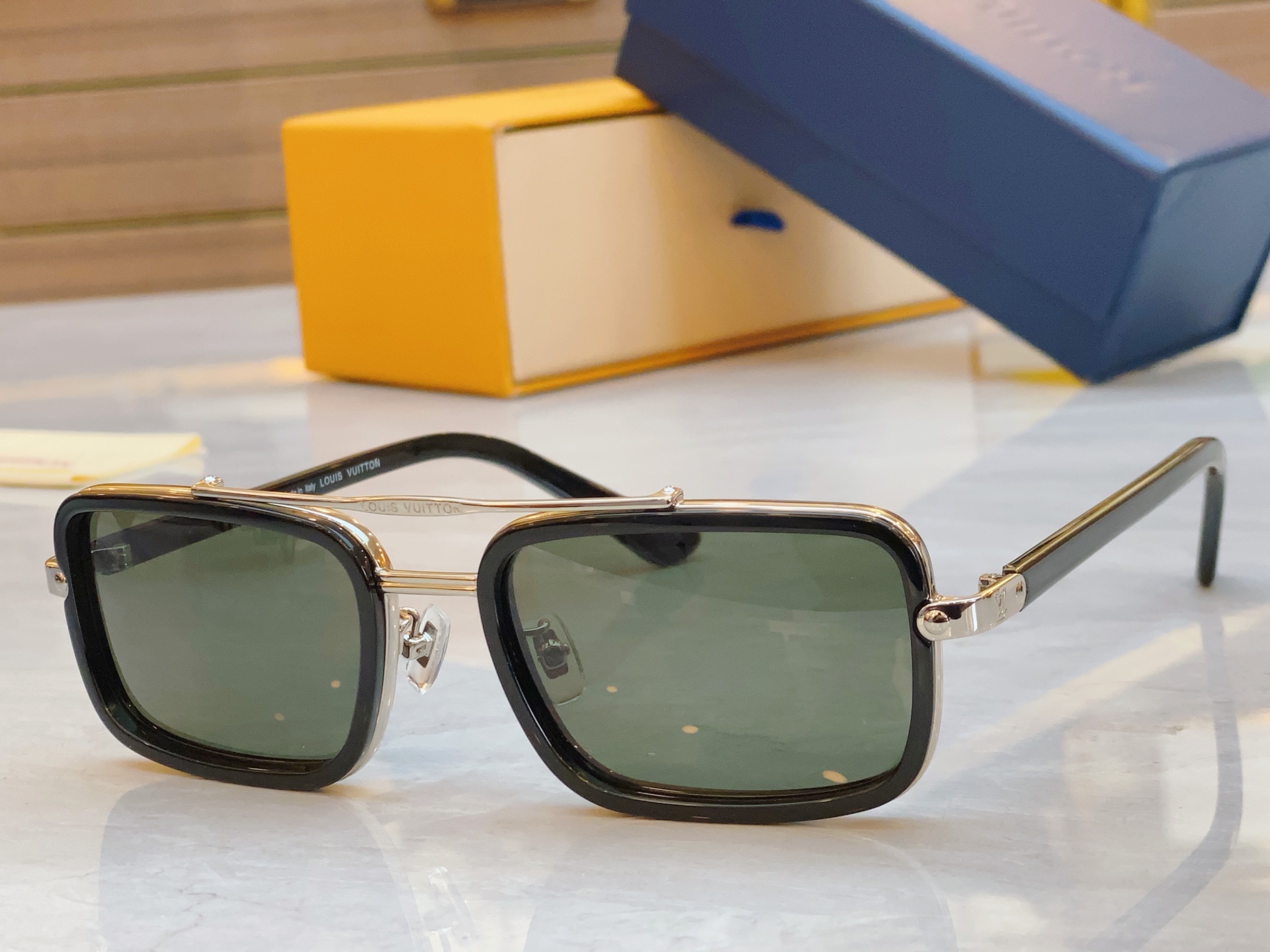 ，【LOUIS VUITTO*】路易*威登新款太阳镜，MODEL：Z2212U，SIZE：54口20-1