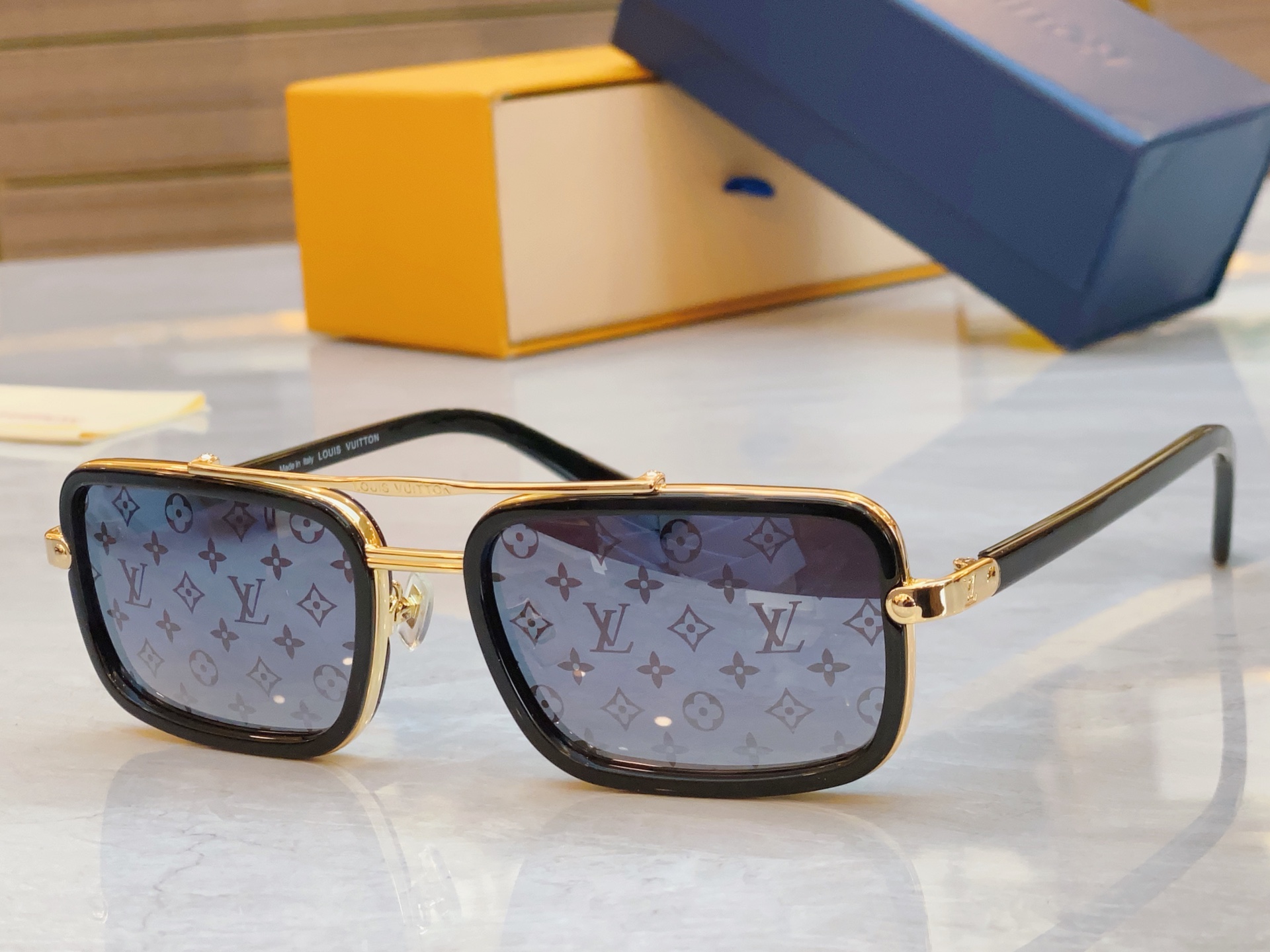 ，【LOUIS VUITTO*】路易*威登新款太阳镜，MODEL：Z2212U，SIZE：54口20-1