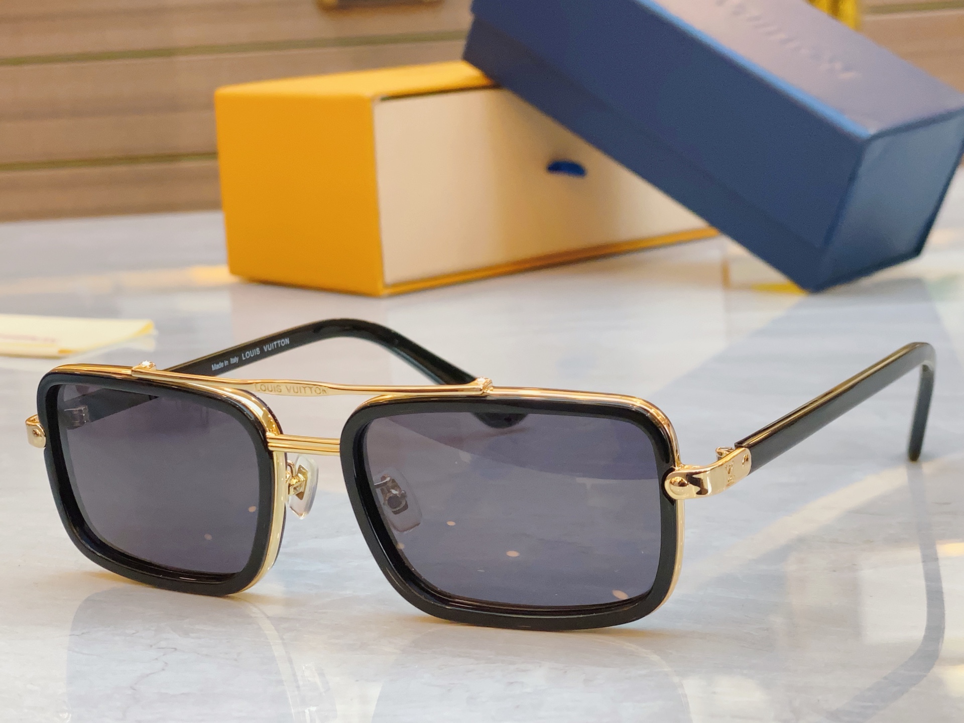 ，【LOUIS VUITTO*】路易*威登新款太阳镜，MODEL：Z2212U，SIZE：54口20-1