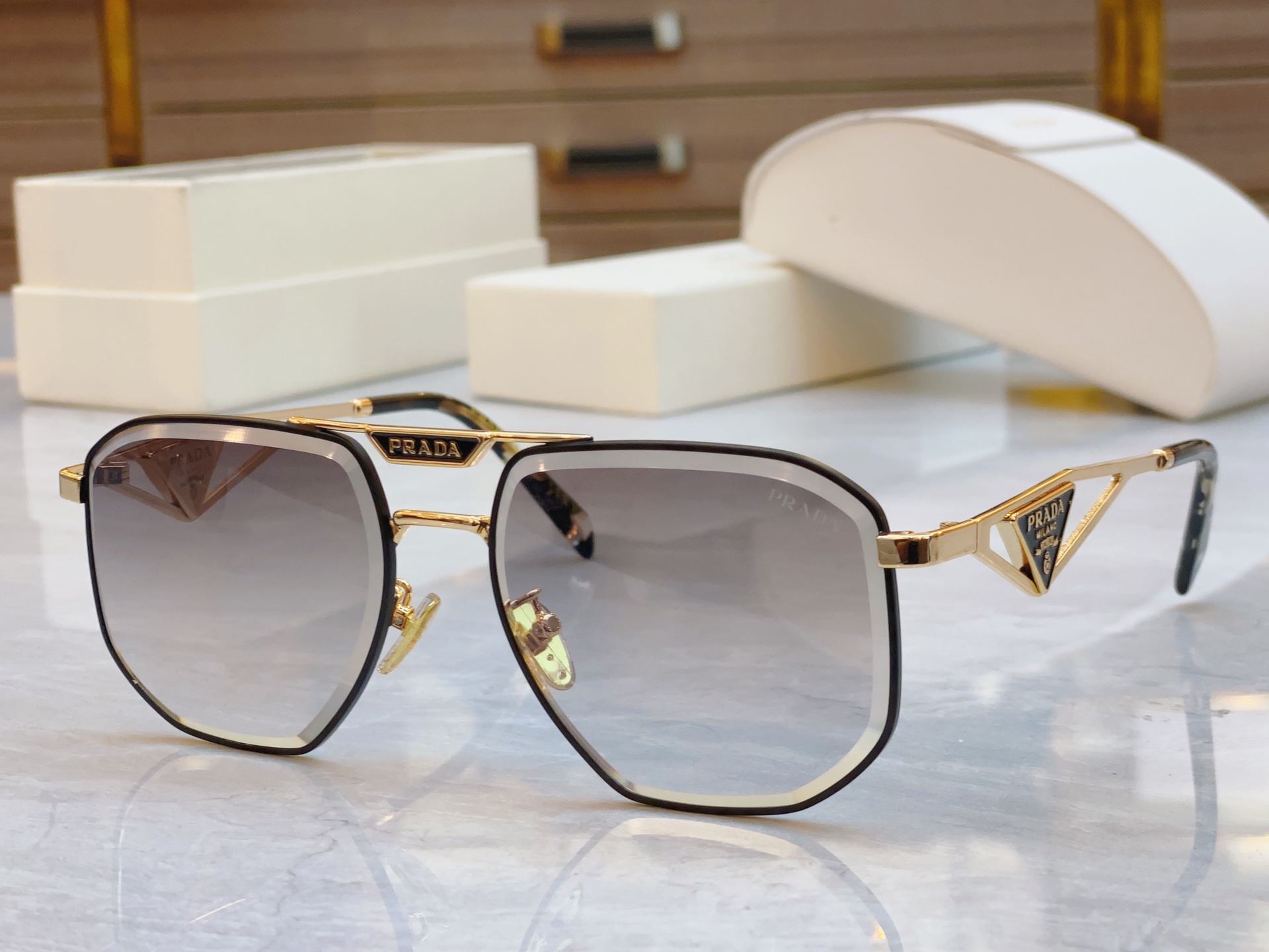 ，【PRAD*】普拉*达新款太阳镜，MODEL：SPR 112W，SIZE：59口18-145