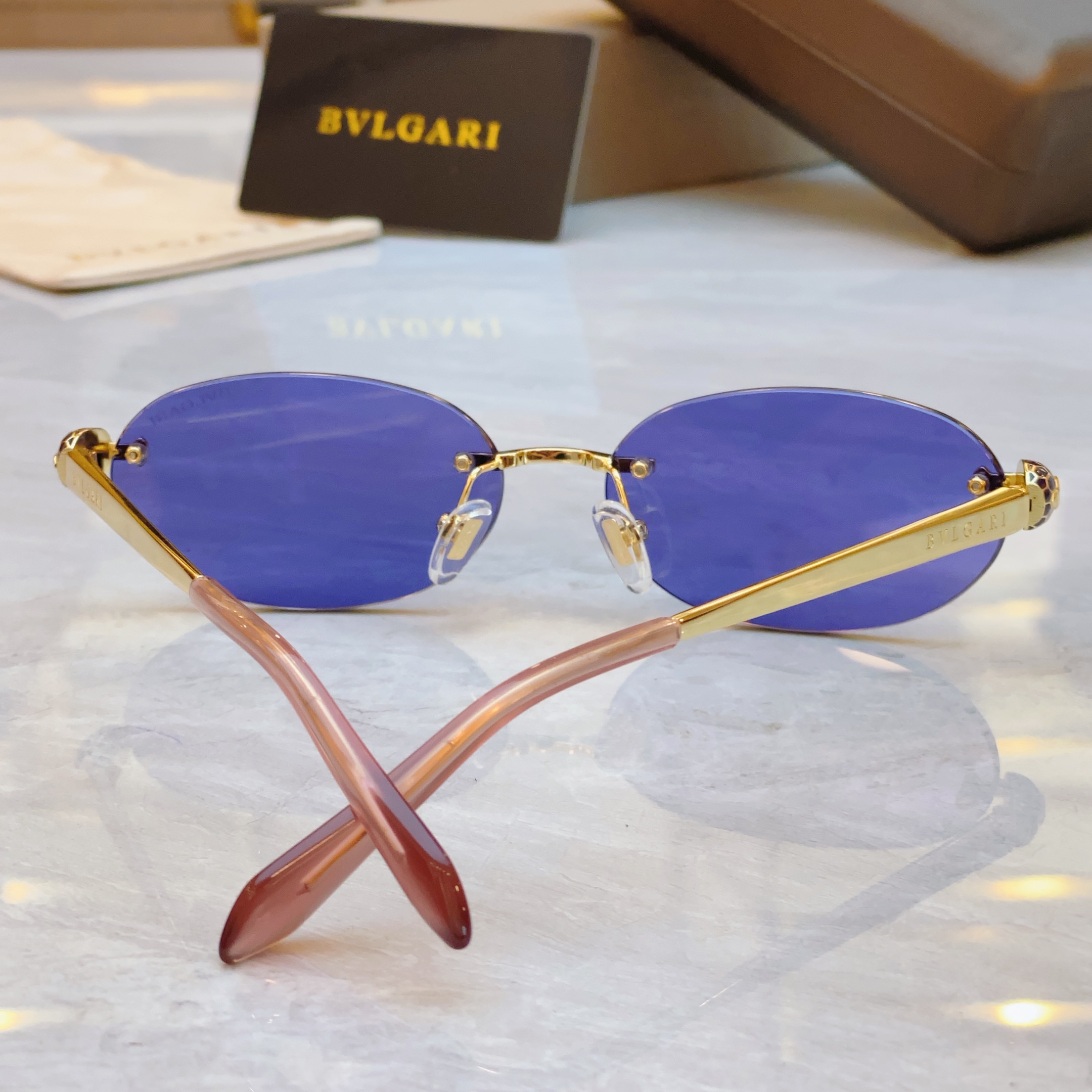 ，【BVLGA*】宝格*丽新款太阳镜，
MODEL：BV 40070l，SIZE：58口15-140