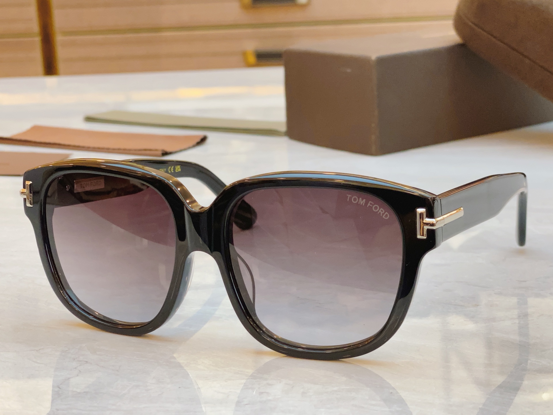 ，【TOM FOR*】汤姆*福特新款太阳镜🕶️，MODEL：FT1236，SIZE：58口19-140