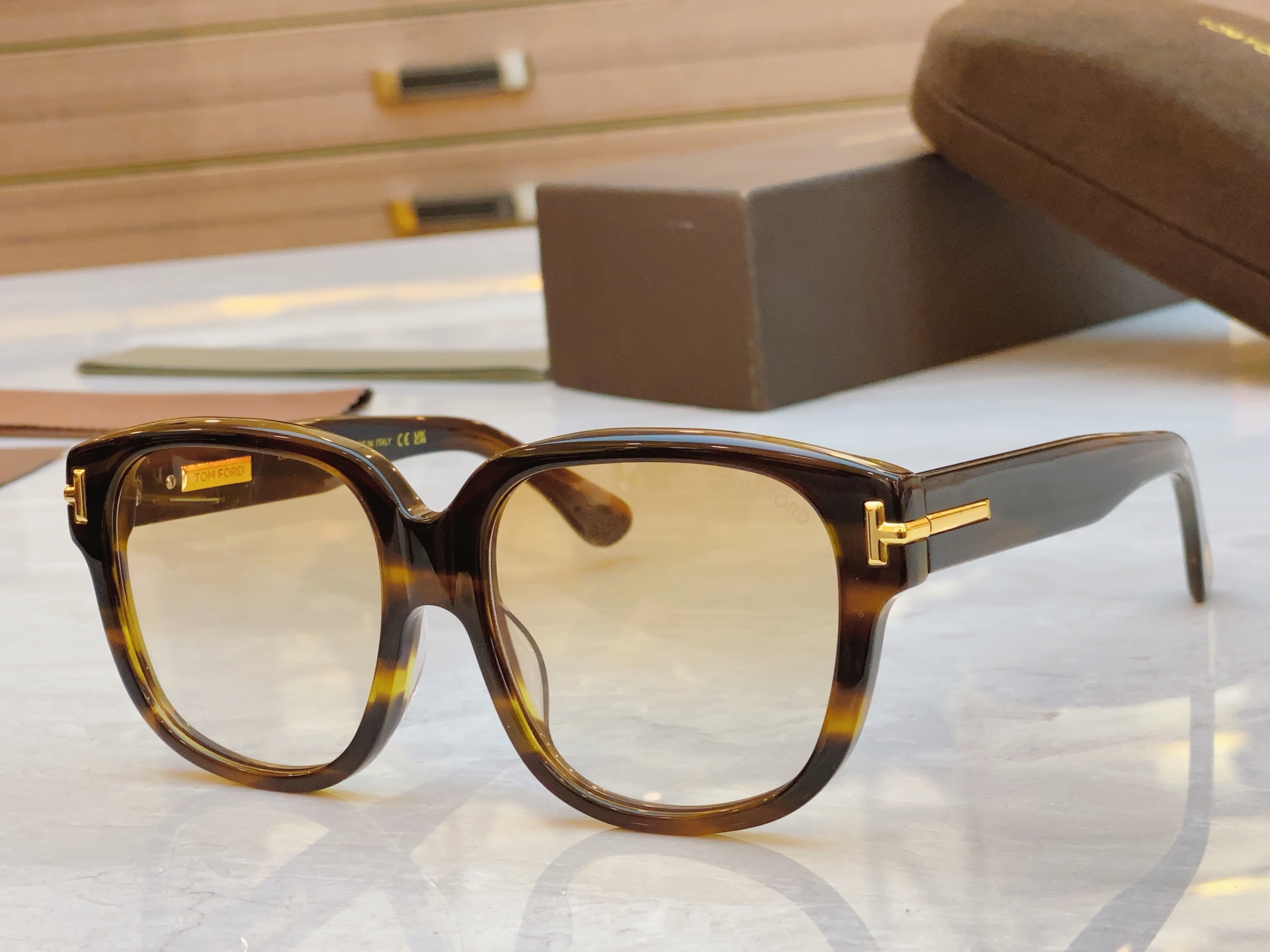 ，【TOM FOR*】汤姆*福特新款太阳镜🕶️，MODEL：FT1236，SIZE：58口19-140