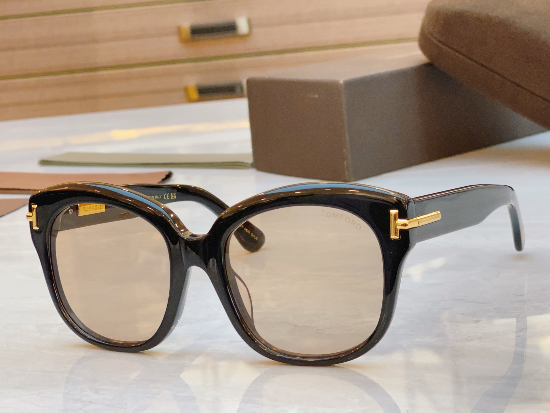 ，【TOM FOR*】汤姆*福特新款太阳镜🕶️，MODEL：FT1235，SIZE：55口20-140