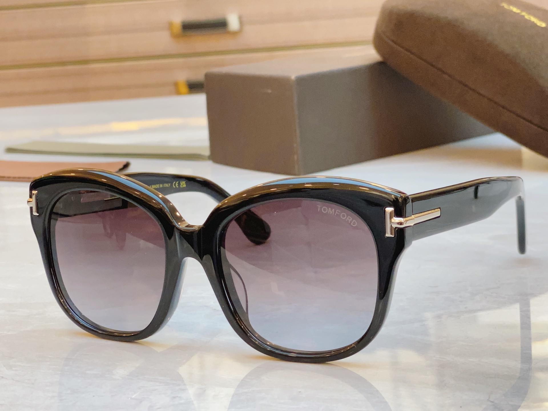，【TOM FOR*】汤姆*福特新款太阳镜🕶️，MODEL：FT1235，SIZE：55口20-140