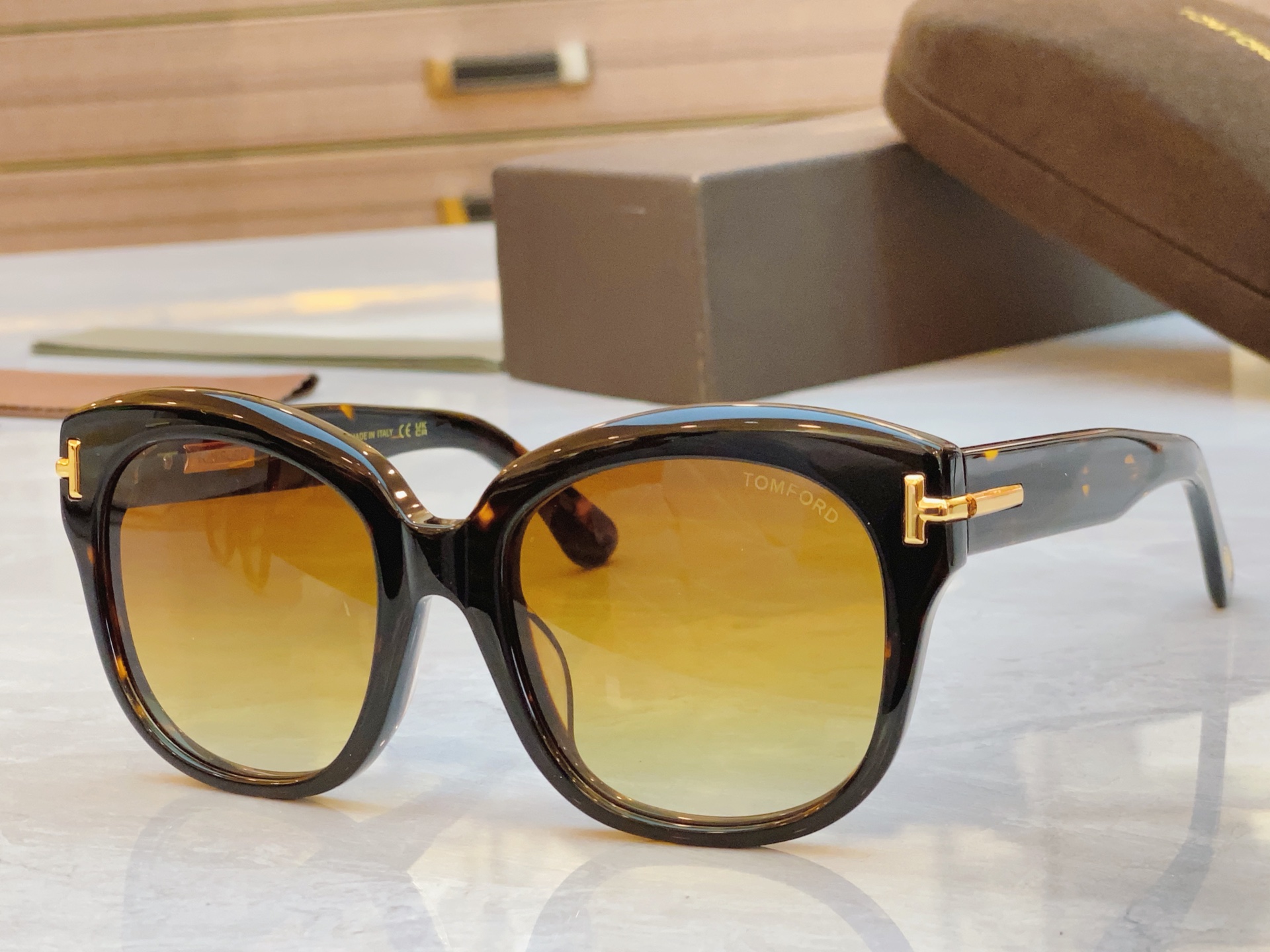 ，【TOM FOR*】汤姆*福特新款太阳镜🕶️，MODEL：FT1235，SIZE：55口20-140