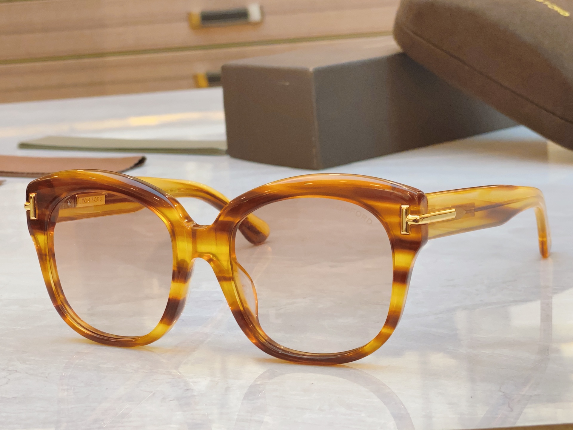 ，【TOM FOR*】汤姆*福特新款太阳镜🕶️，MODEL：FT1235，SIZE：55口20-140