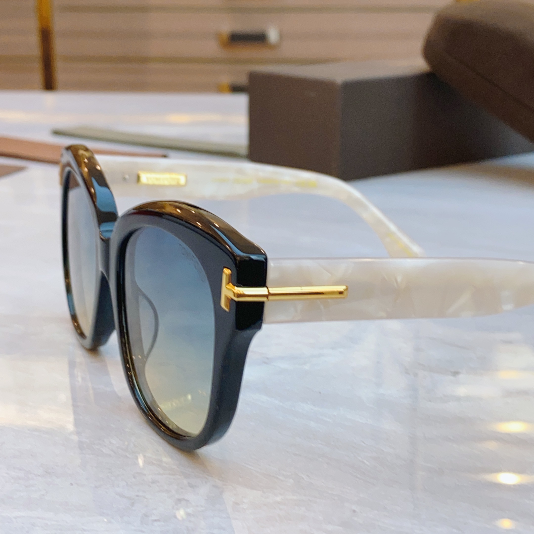 ，【TOM FOR*】汤姆*福特新款太阳镜🕶️，MODEL：FT1235，SIZE：55口20-140