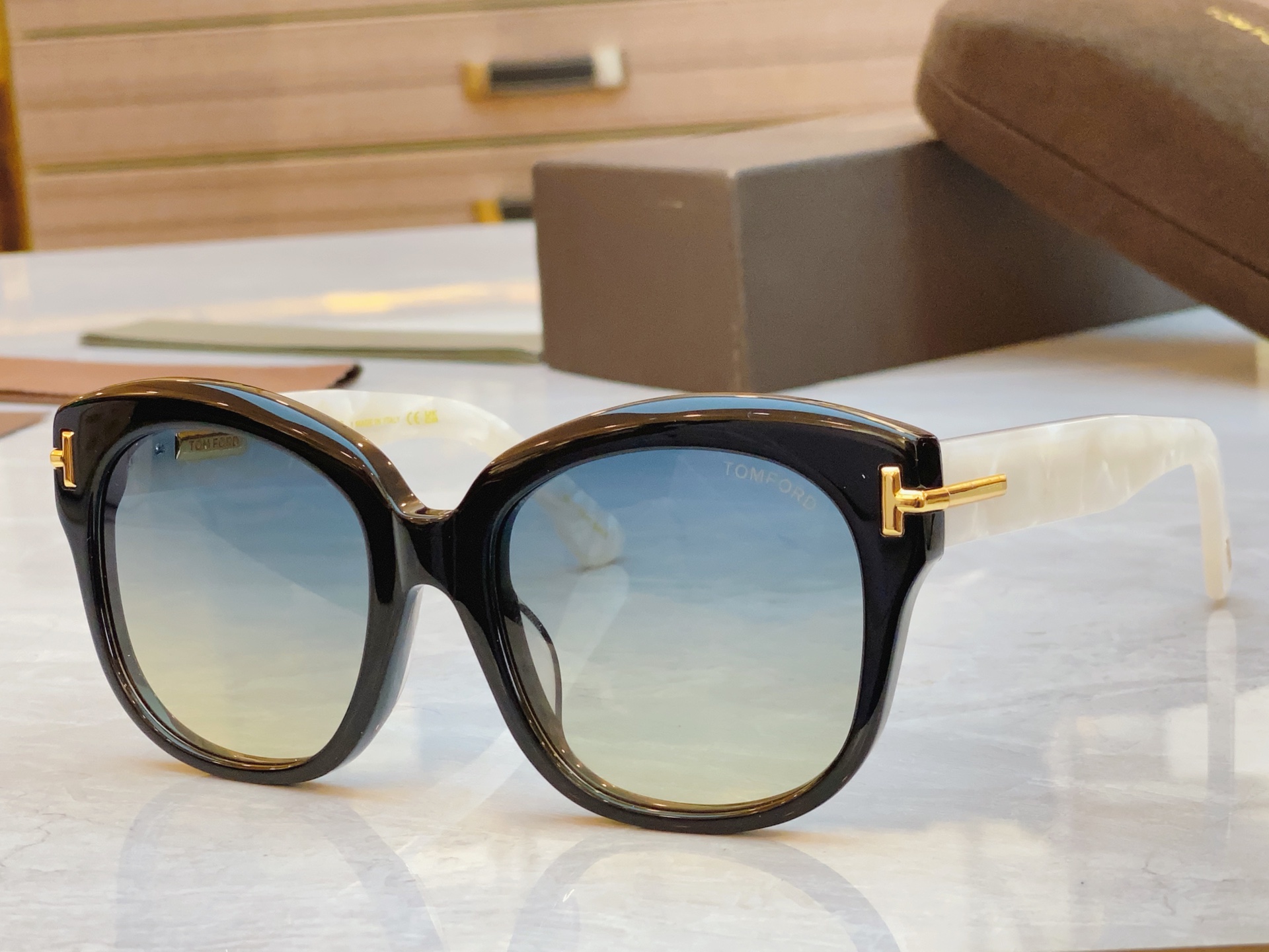 ，【TOM FOR*】汤姆*福特新款太阳镜🕶️，MODEL：FT1235，SIZE：55口20-140