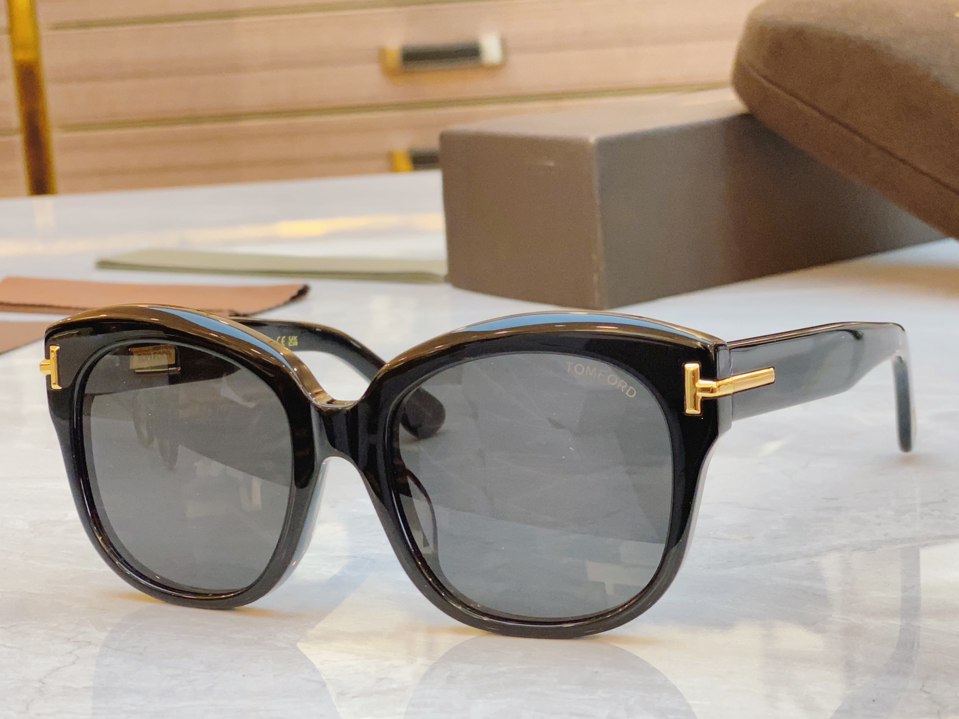 ，【TOM FOR*】汤姆*福特新款太阳镜🕶️，MODEL：FT1235，SIZE：55口20-140
