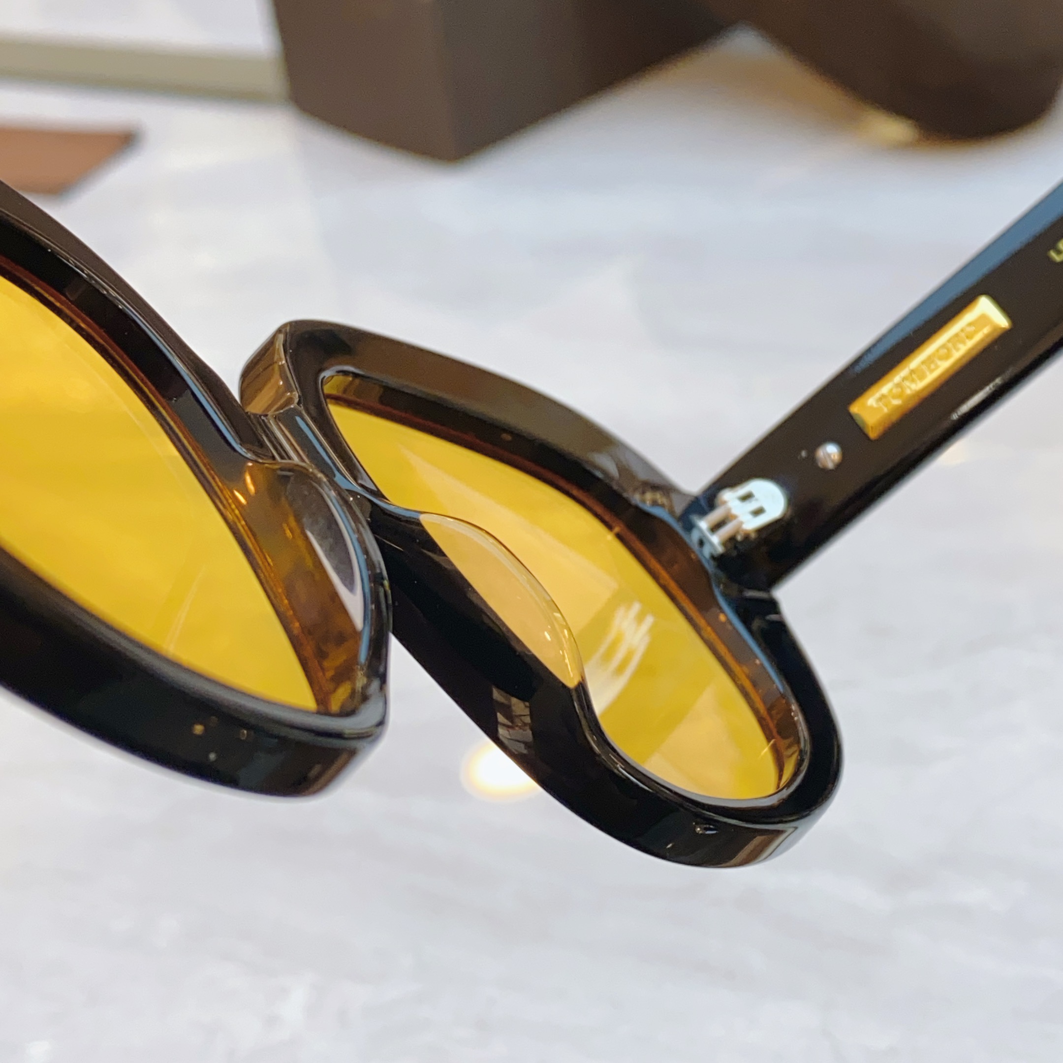 ，【TOM FOR*】汤姆*福特新款太阳镜🕶️，MODEL：FT1237，SIZE：53口19-140