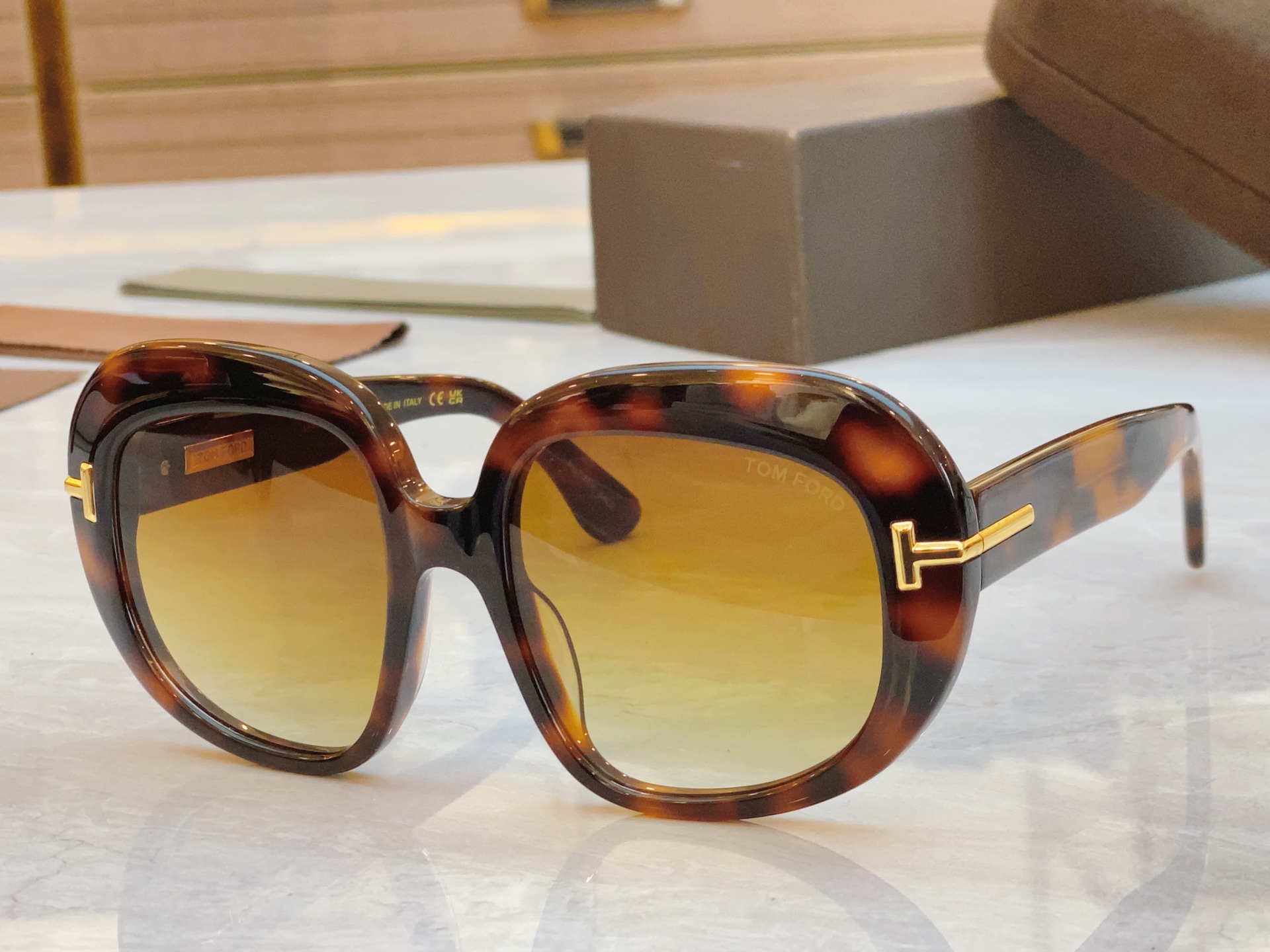 ，【TOM FOR*】汤姆*福特新款太阳镜🕶️，MODEL：FT1237，SIZE：53口19-140