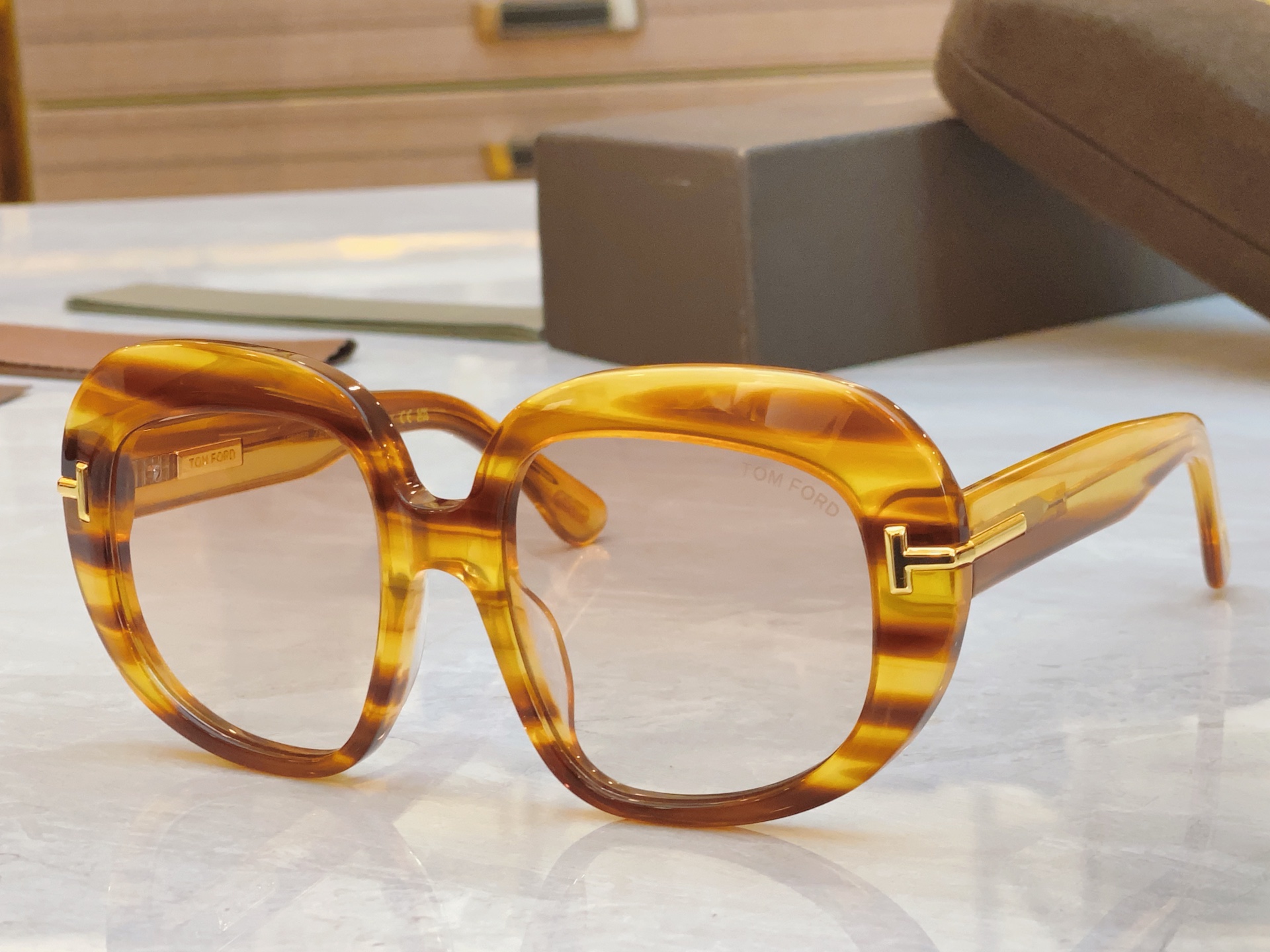 ，【TOM FOR*】汤姆*福特新款太阳镜🕶️，MODEL：FT1237，SIZE：53口19-140