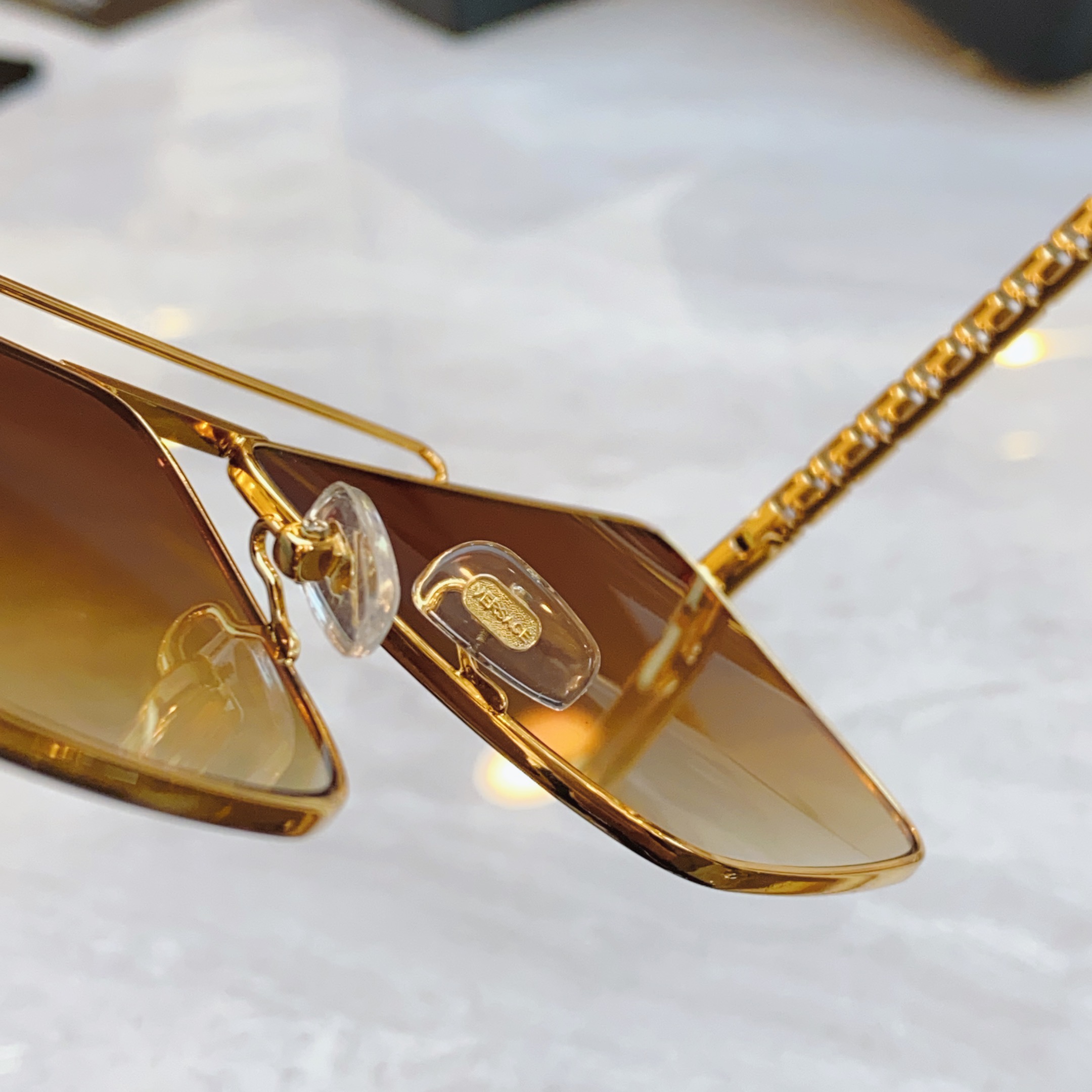 ，【VERSAC*】范思*哲新款太阳镜，MODEL：VE 6764，SIZE：61口11-145