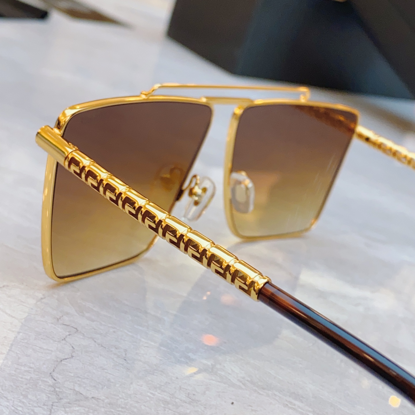 ，【VERSAC*】范思*哲新款太阳镜，MODEL：VE 6764，SIZE：61口11-145