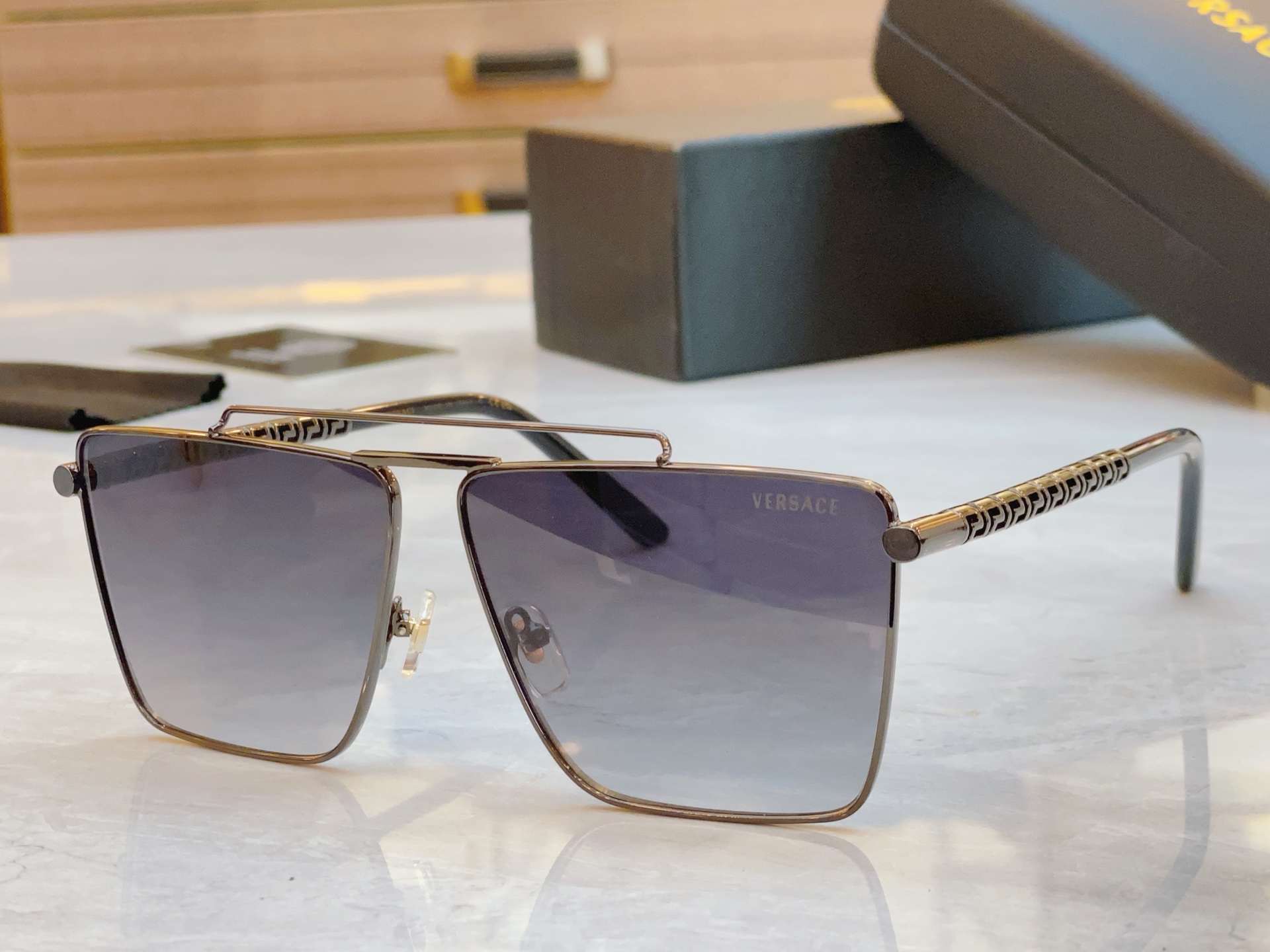 ，【VERSAC*】范思*哲新款太阳镜，MODEL：VE 6764，SIZE：61口11-145