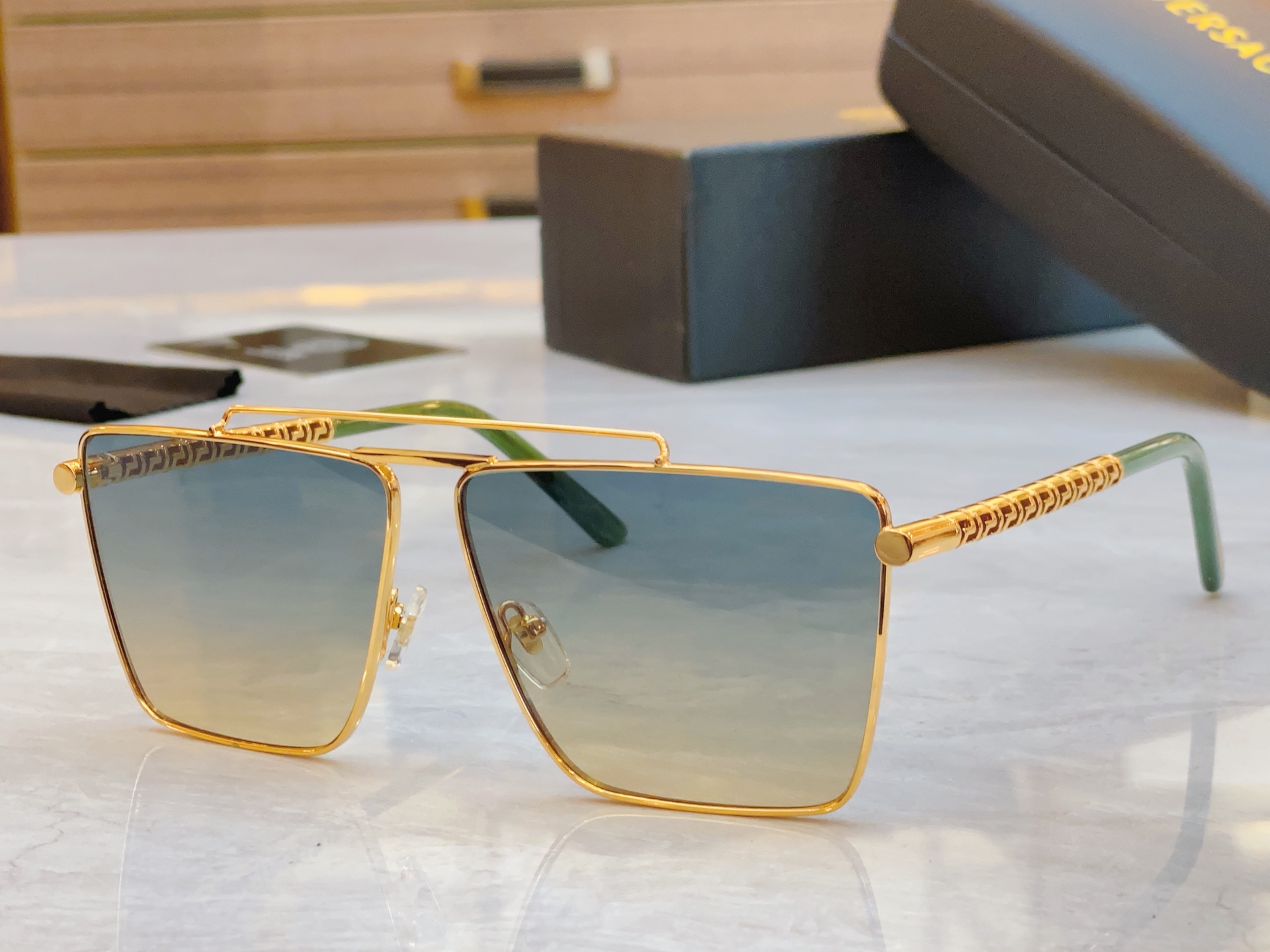 ，【VERSAC*】范思*哲新款太阳镜，MODEL：VE 6764，SIZE：61口11-145