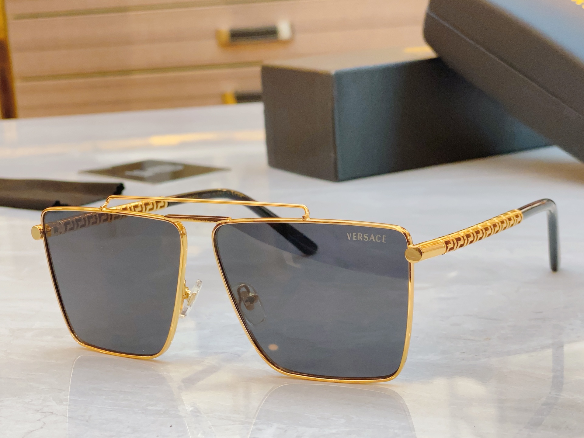 ，【VERSAC*】范思*哲新款太阳镜，MODEL：VE 6764，SIZE：61口11-145
